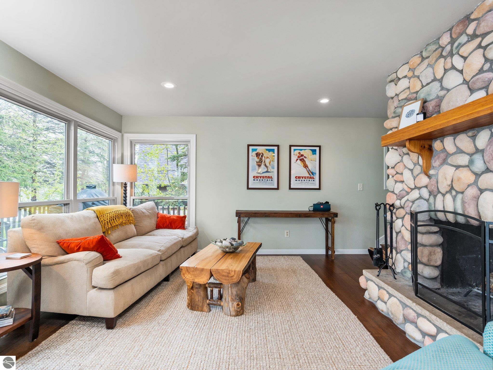 5467 Lakeview Drive