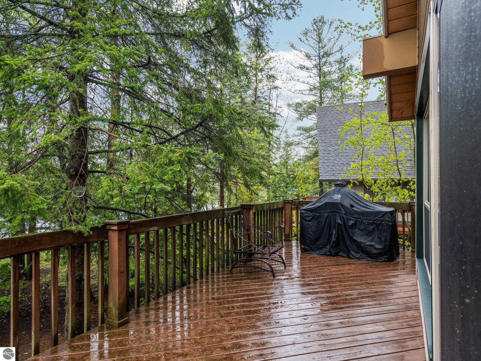 5467 Lakeview Drive