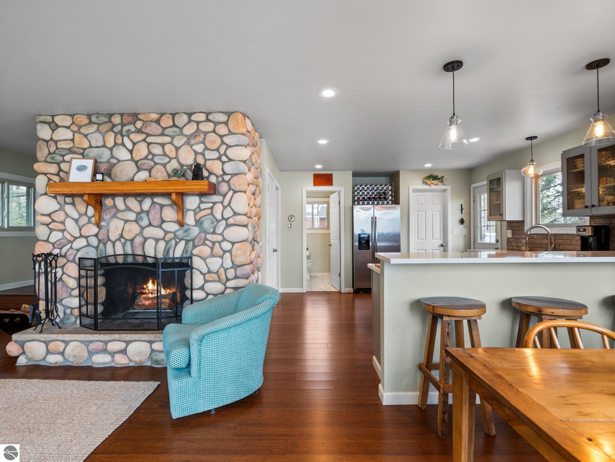 5467 Lakeview Drive