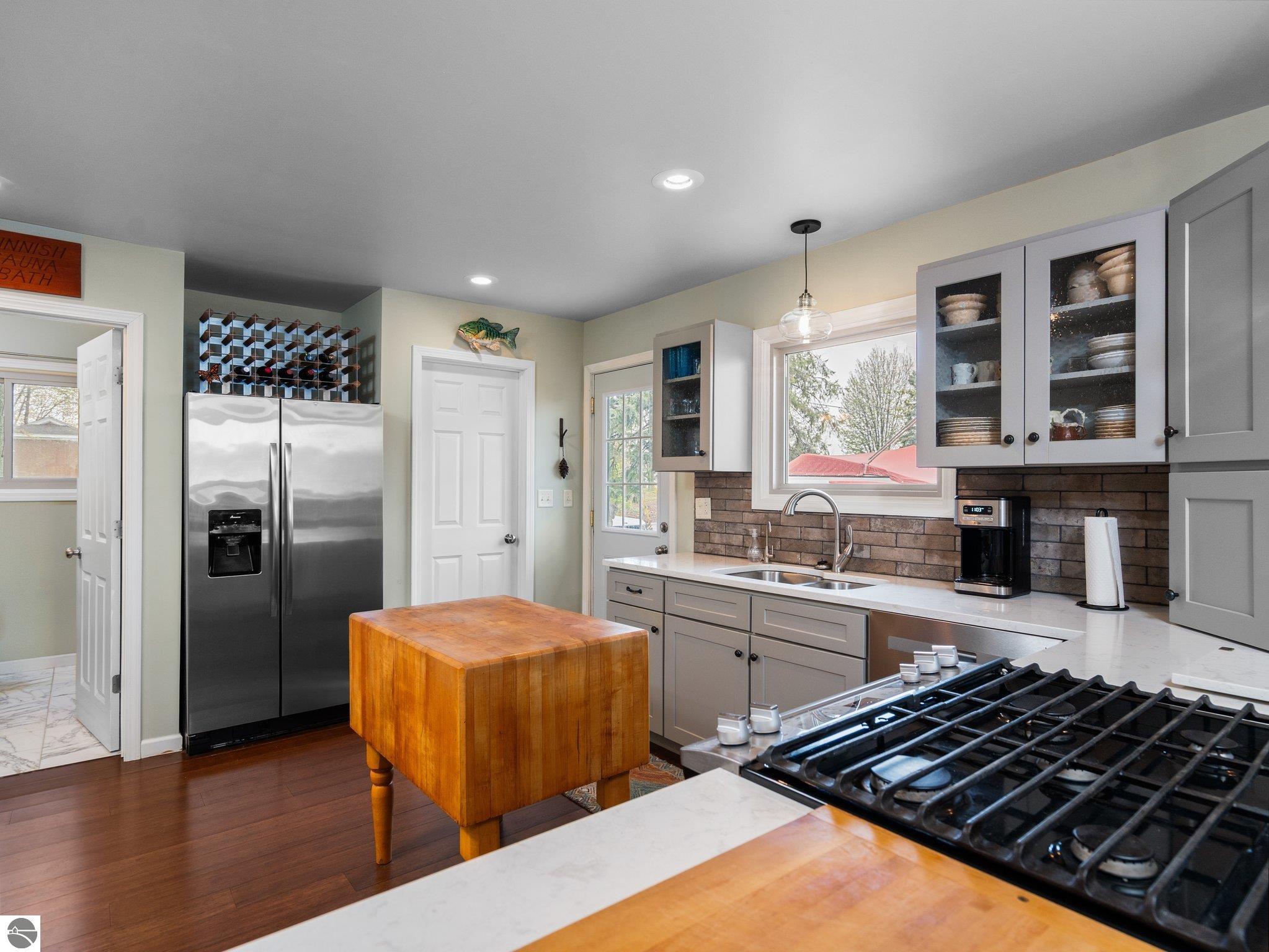 5467 Lakeview Drive