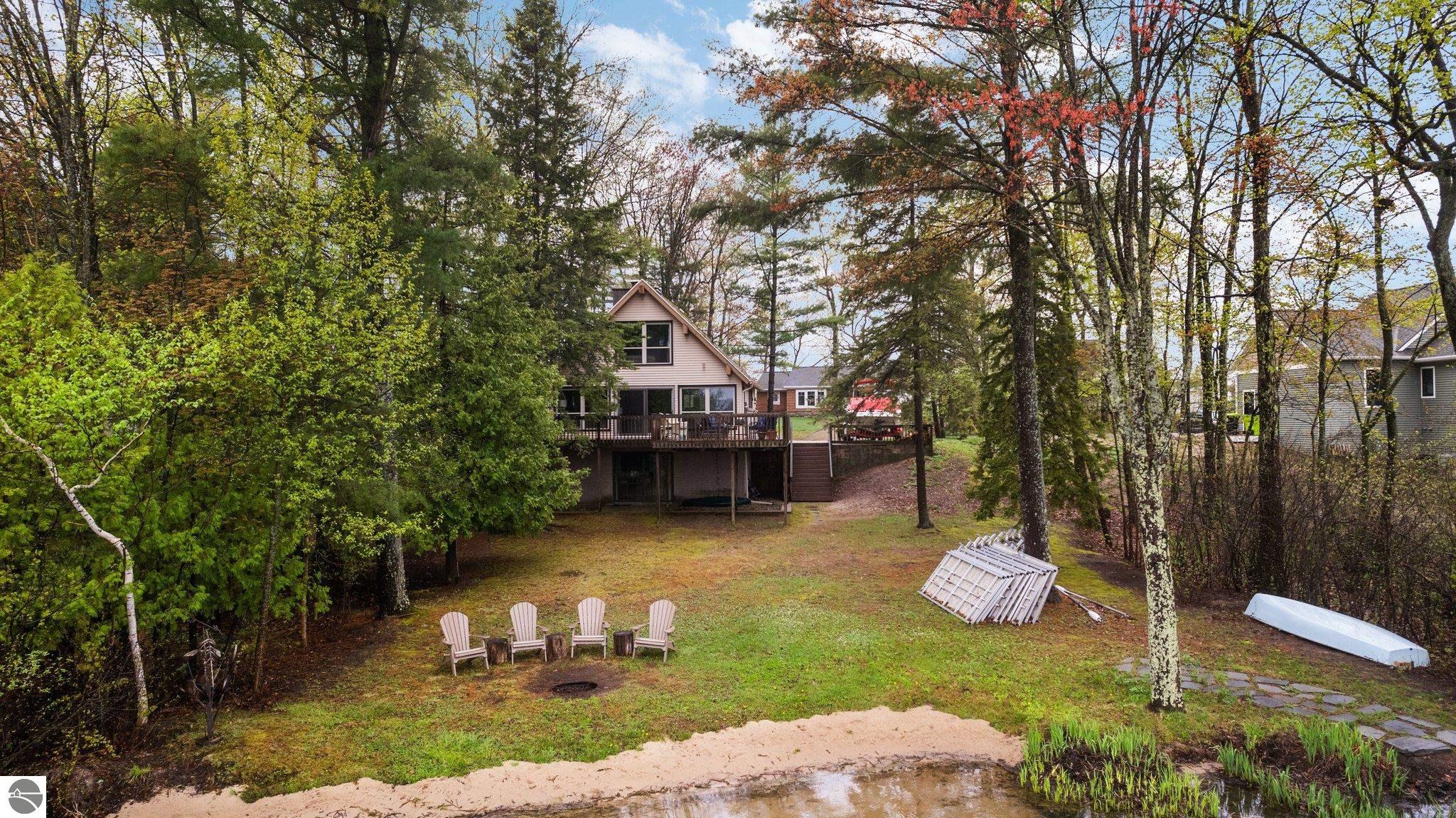 5467 Lakeview Drive