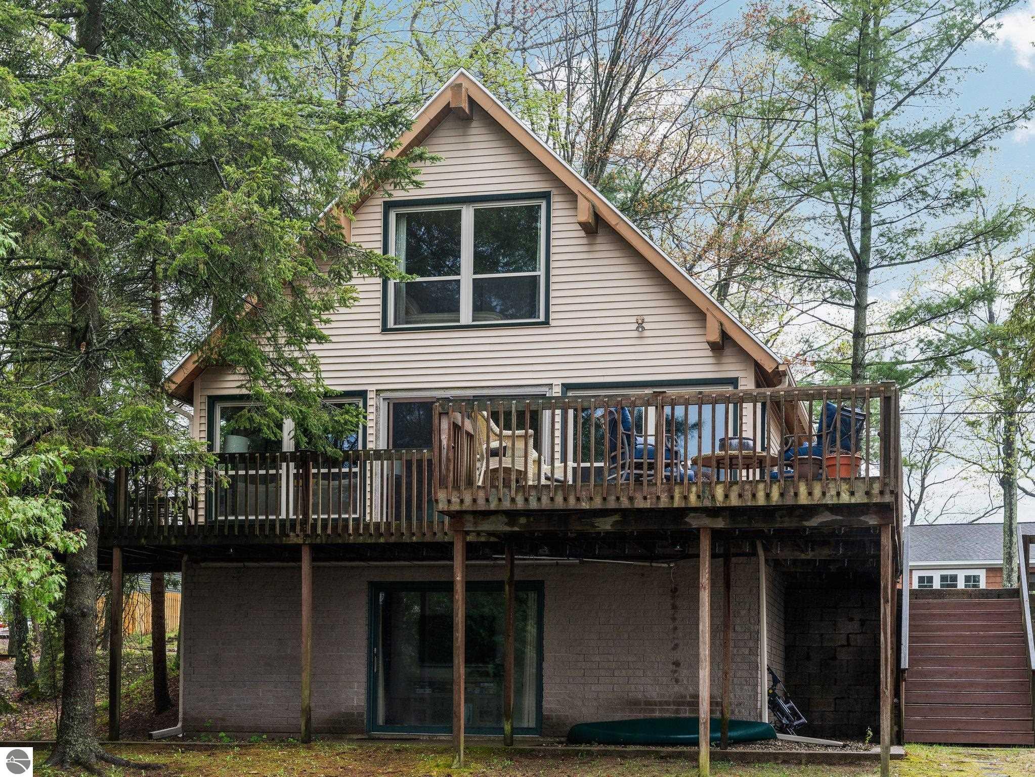 5467 Lakeview Drive