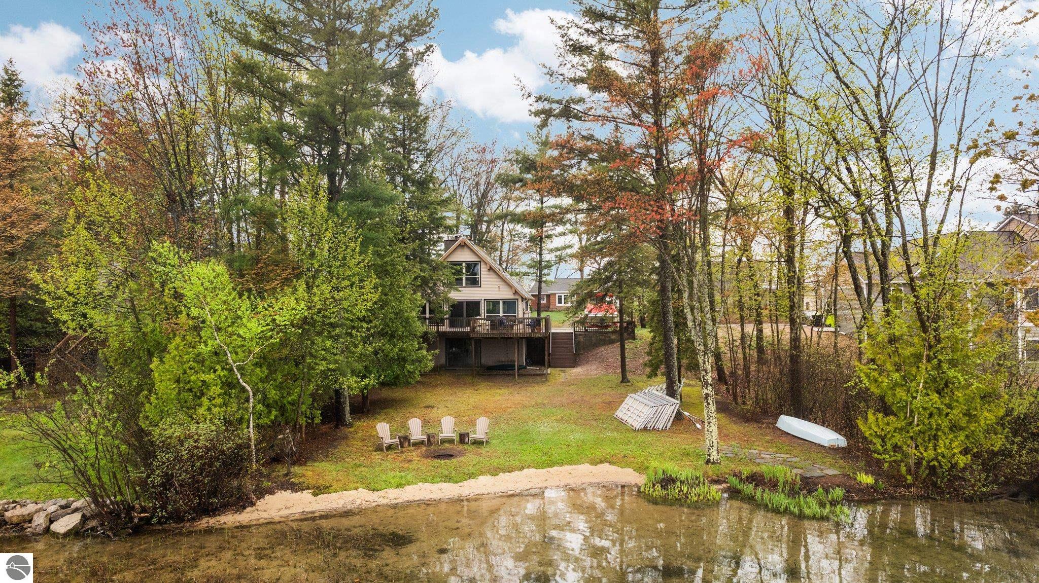 5467 Lakeview Drive