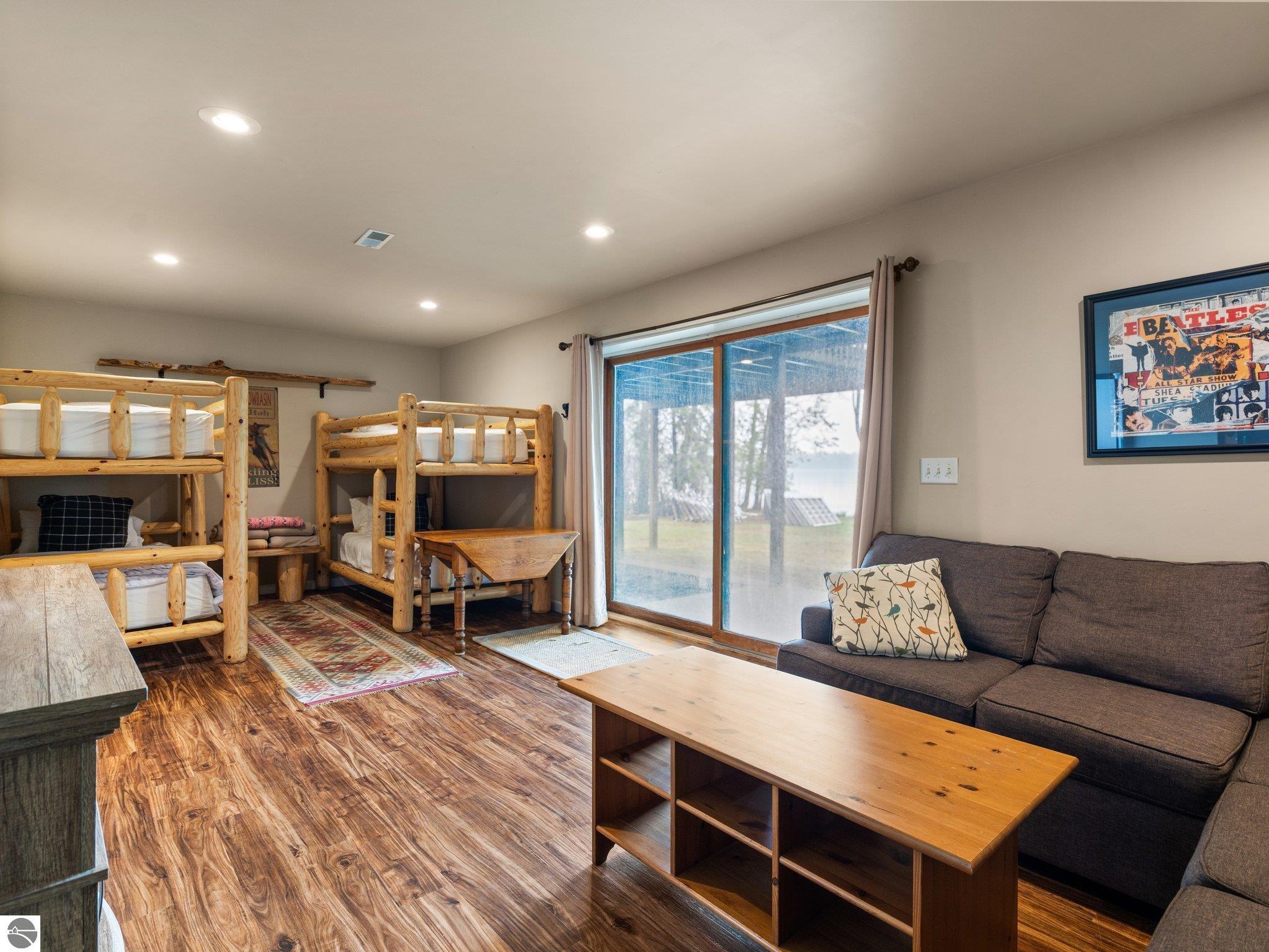 5467 Lakeview Drive