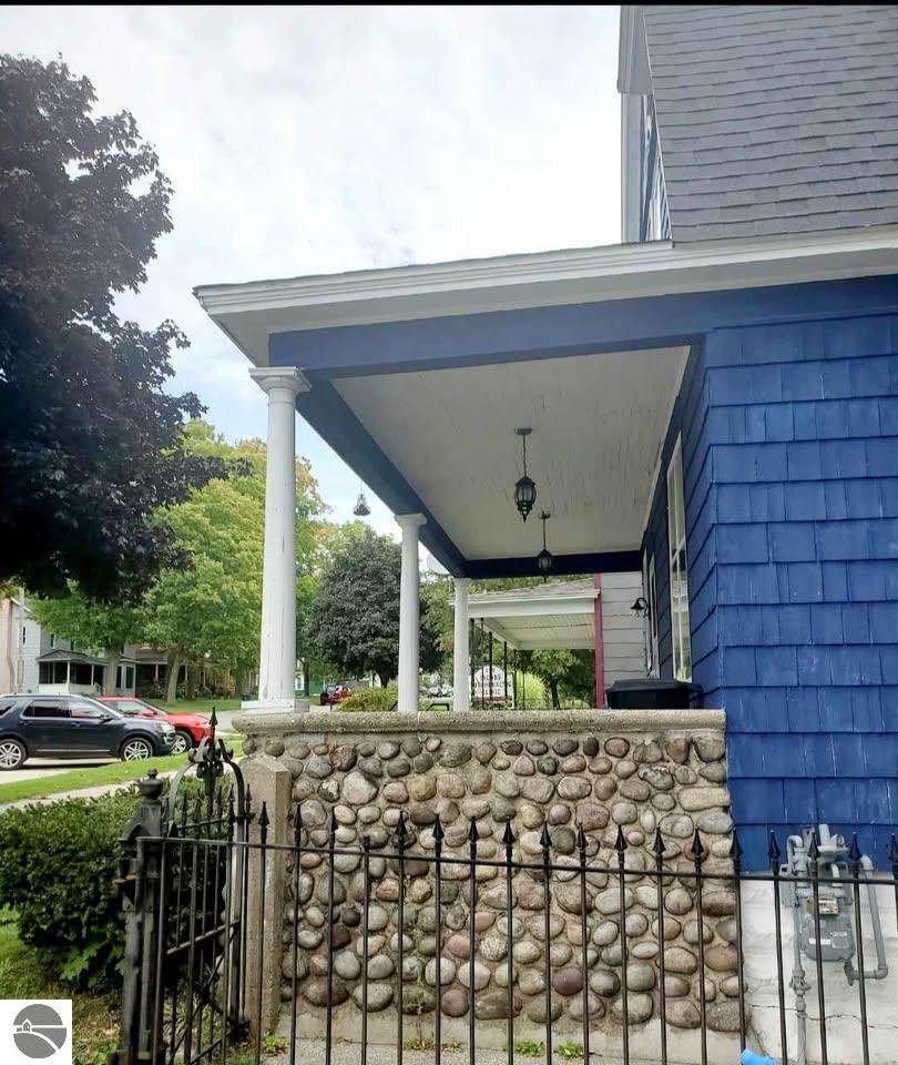 218 E Harris Street