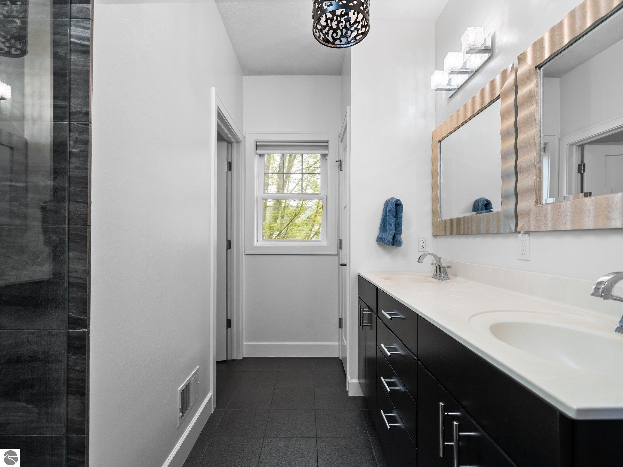 215 S Elmwood