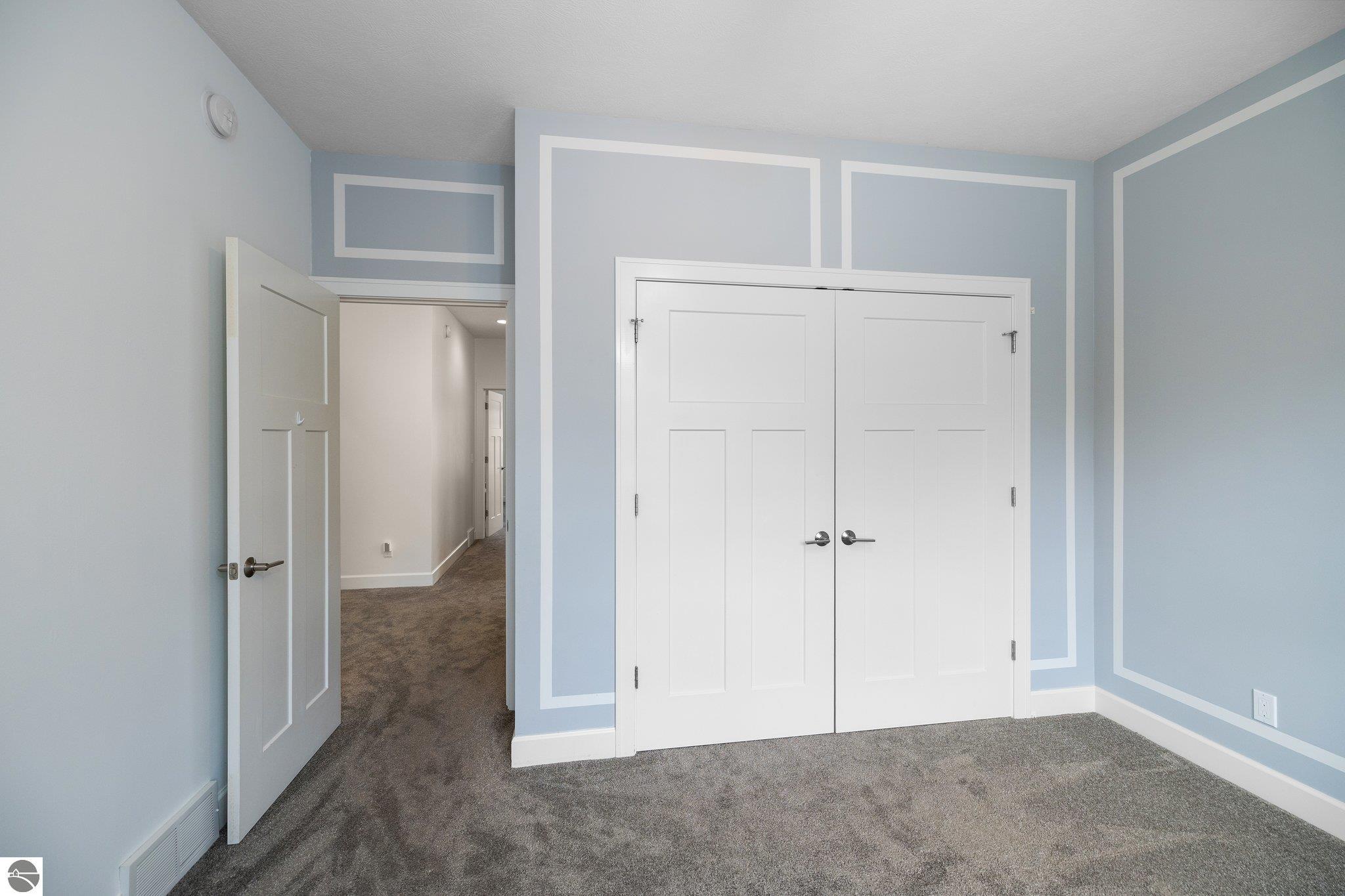215 S Elmwood