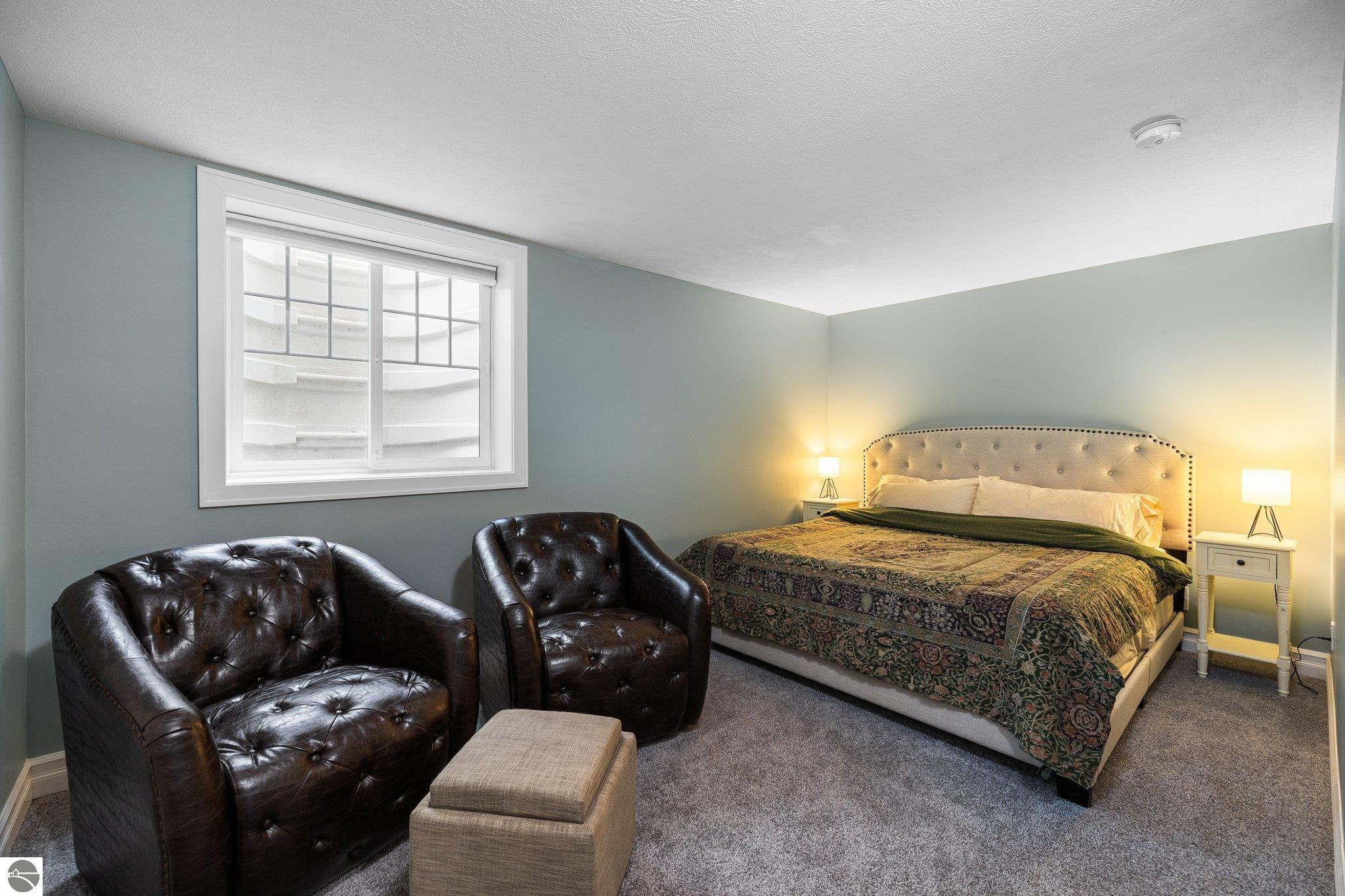 215 S Elmwood
