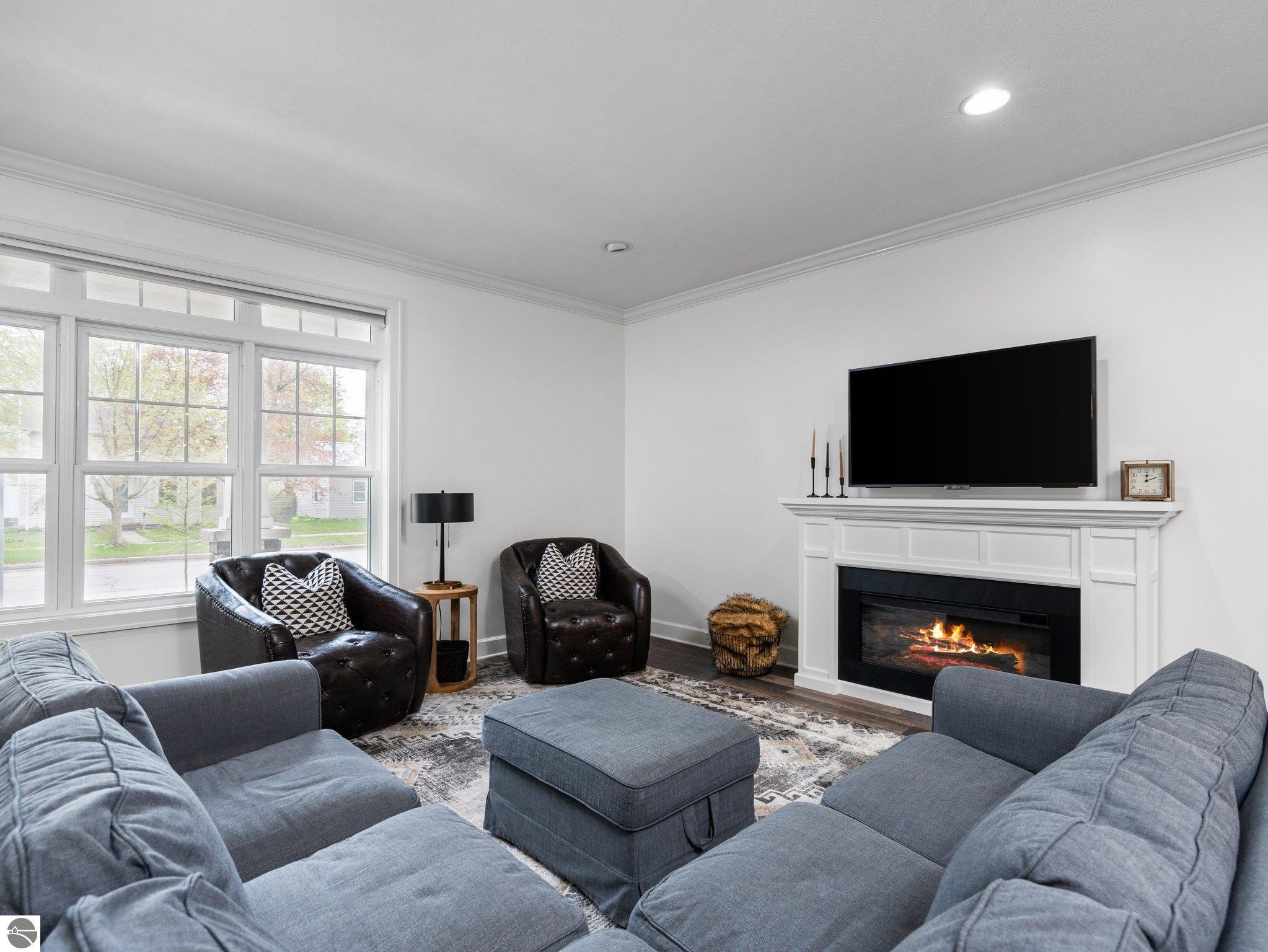 215 S Elmwood