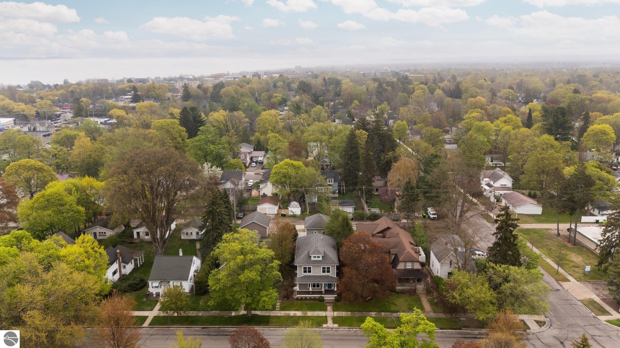 215 S Elmwood