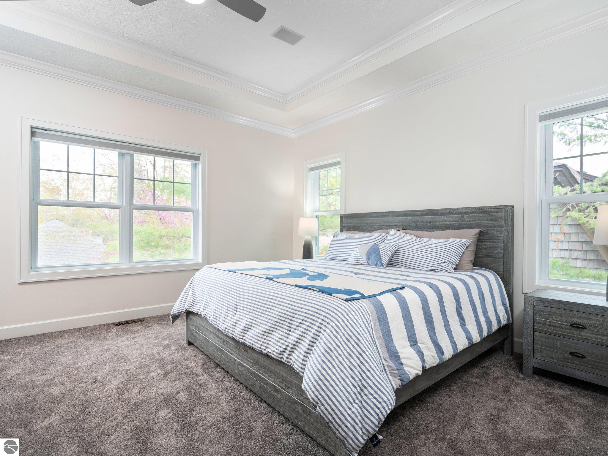 215 S Elmwood