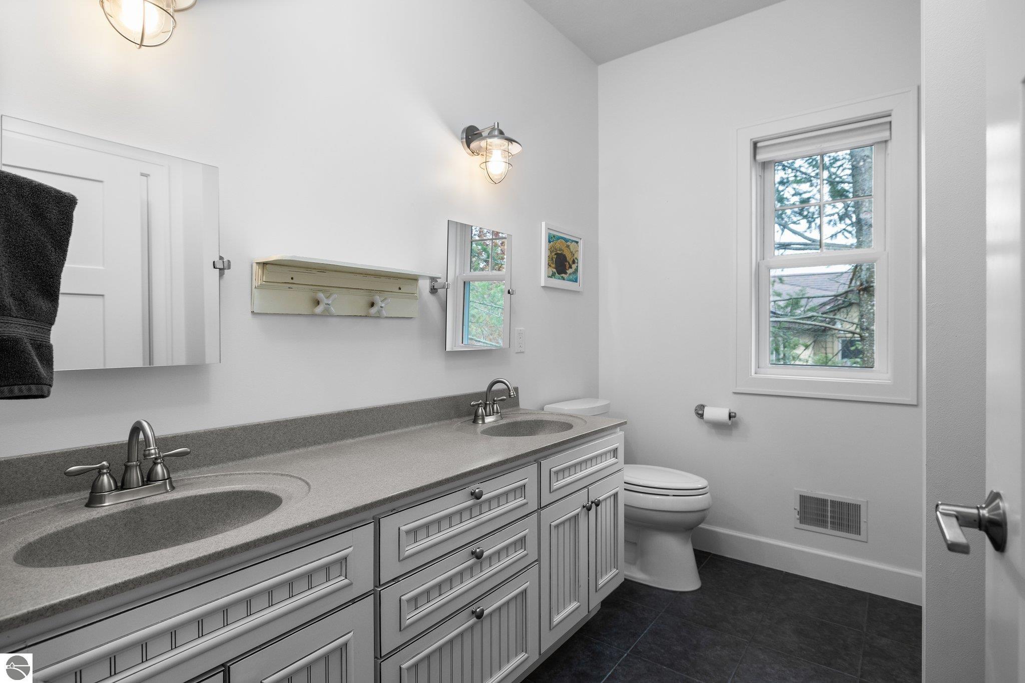 215 S Elmwood