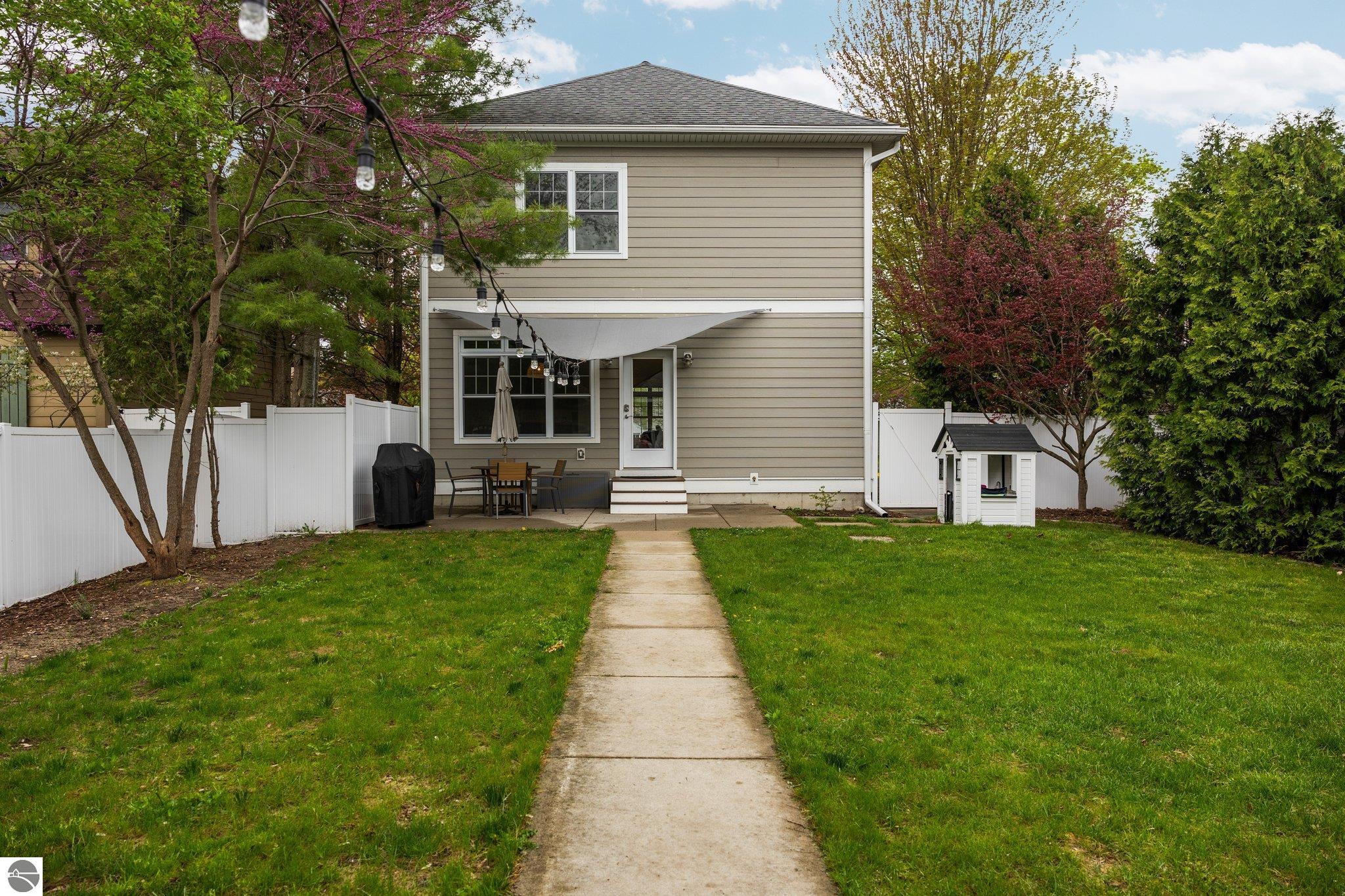 215 S Elmwood