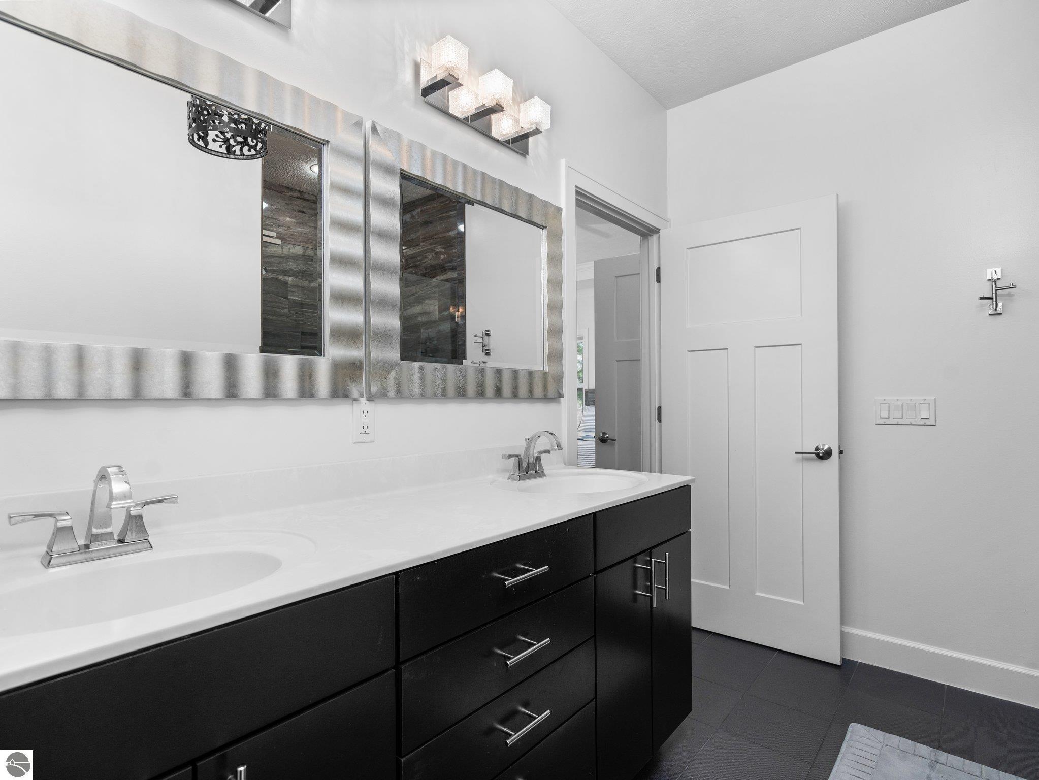 215 S Elmwood