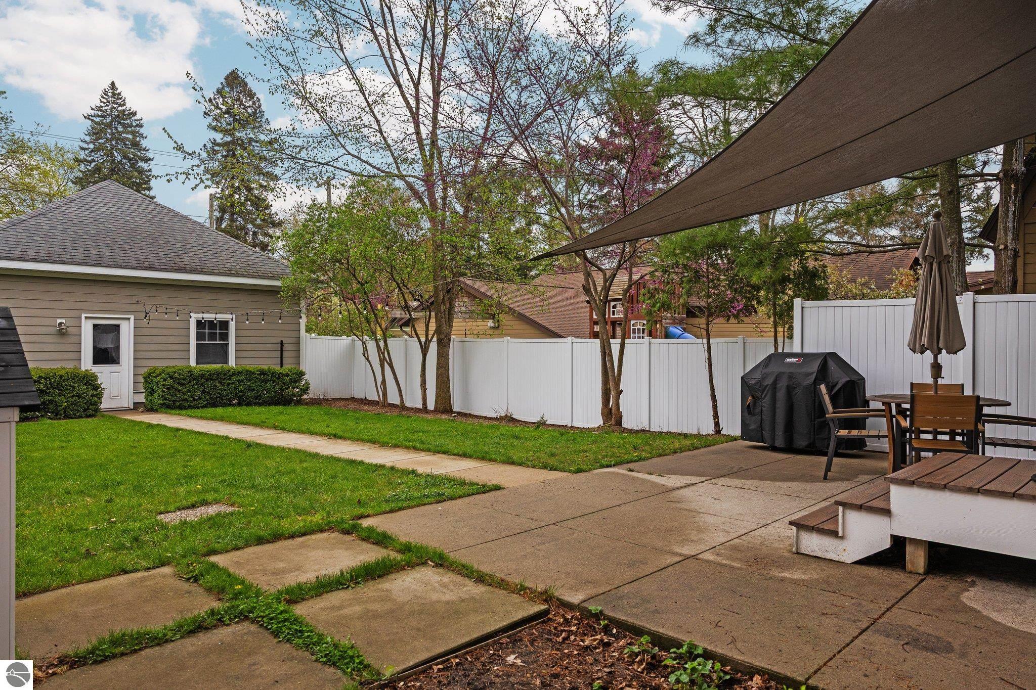 215 S Elmwood