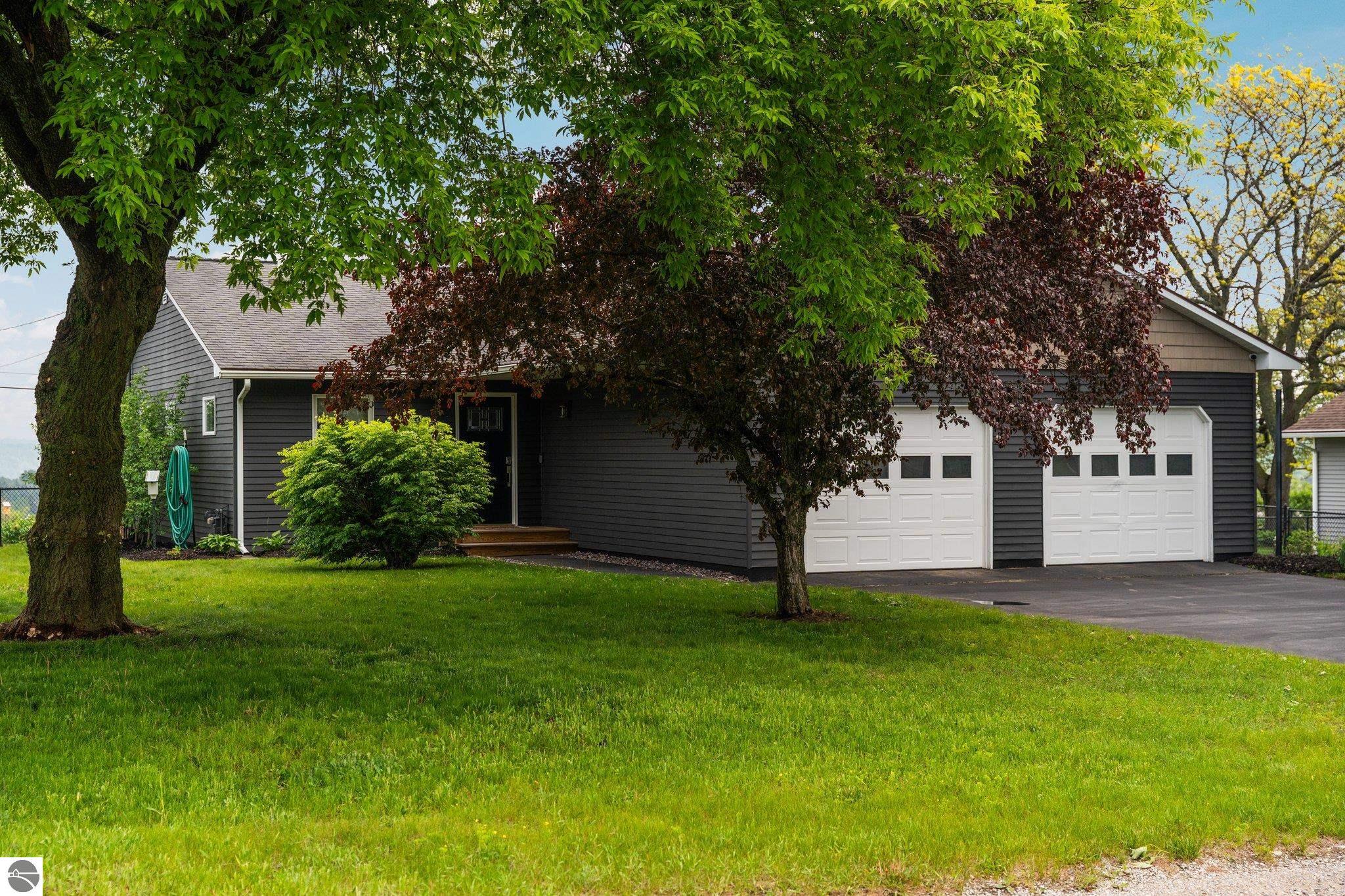 883 Valley View Drive