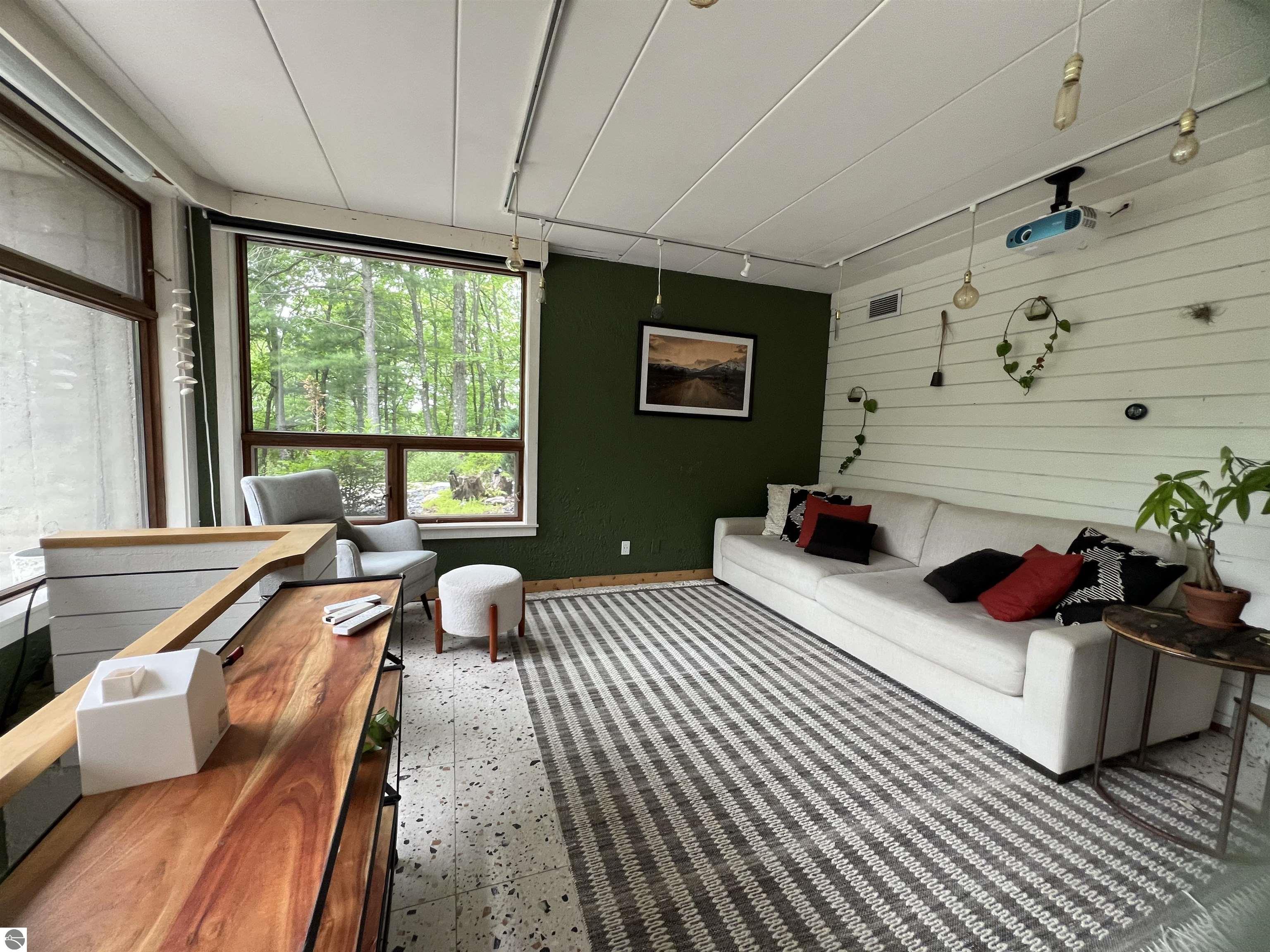 2835 Keewaydin Trail