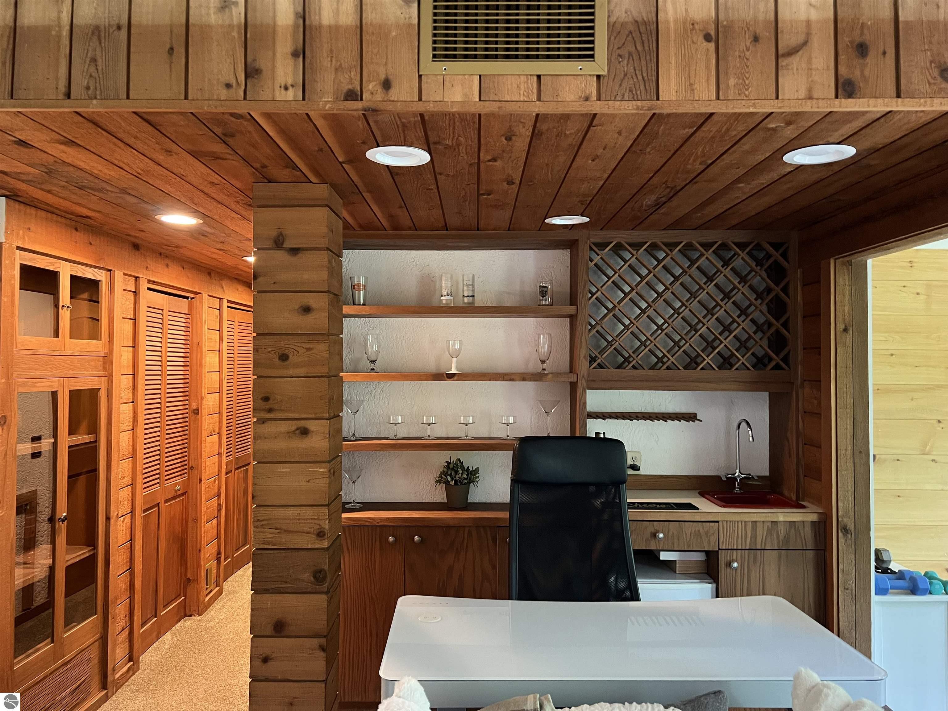 2835 Keewaydin Trail