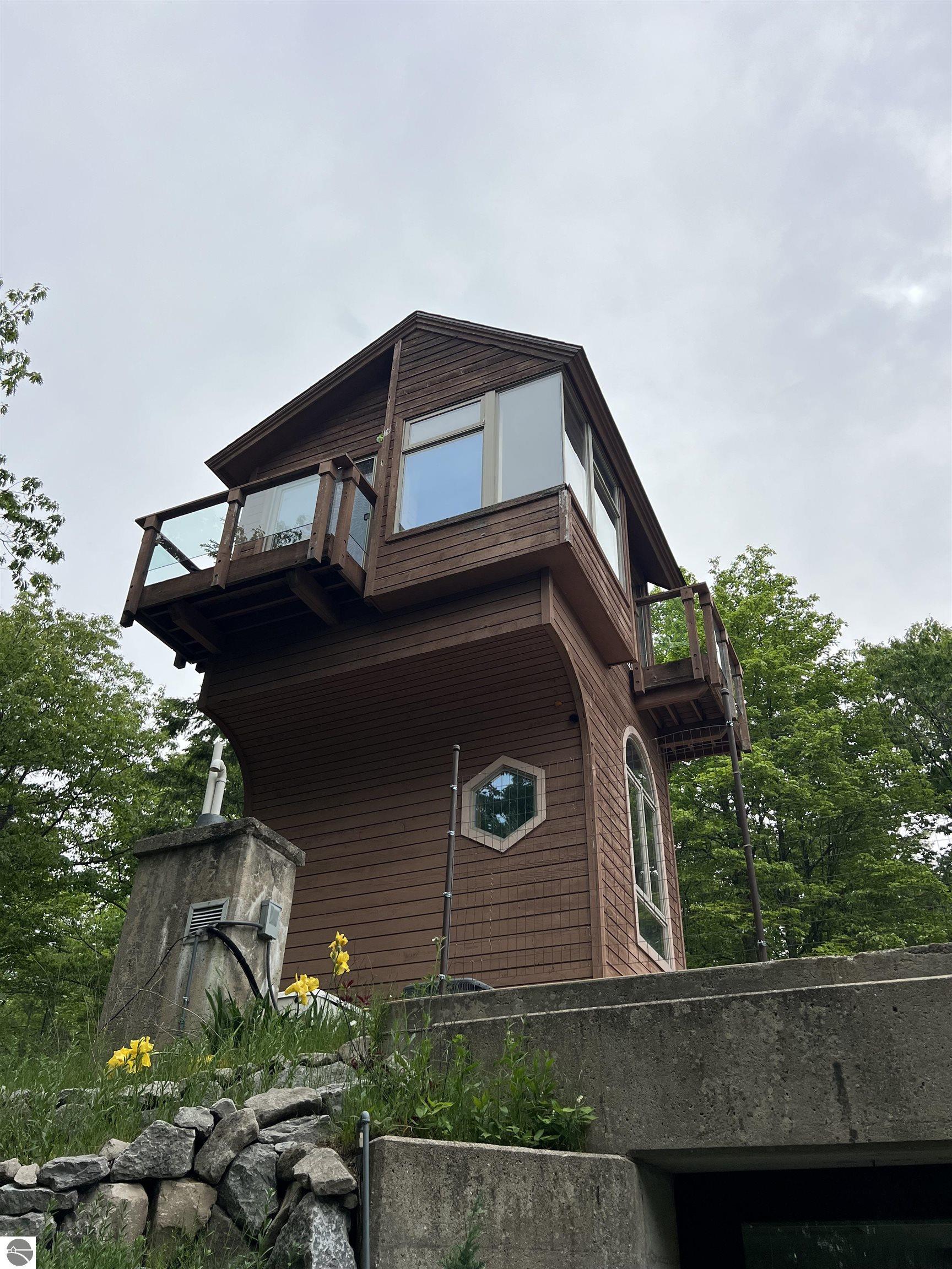 2835 Keewaydin Trail