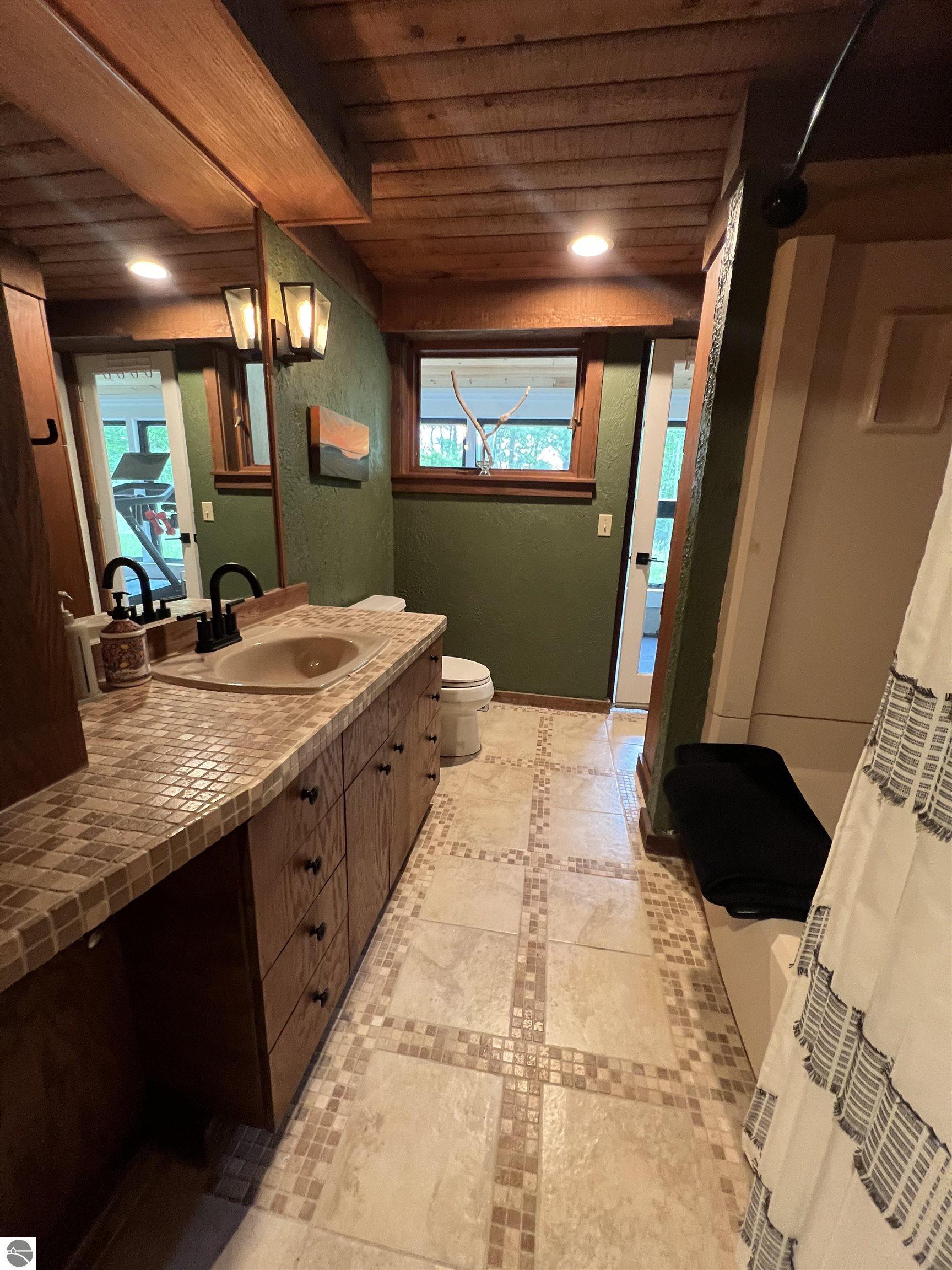 2835 Keewaydin Trail