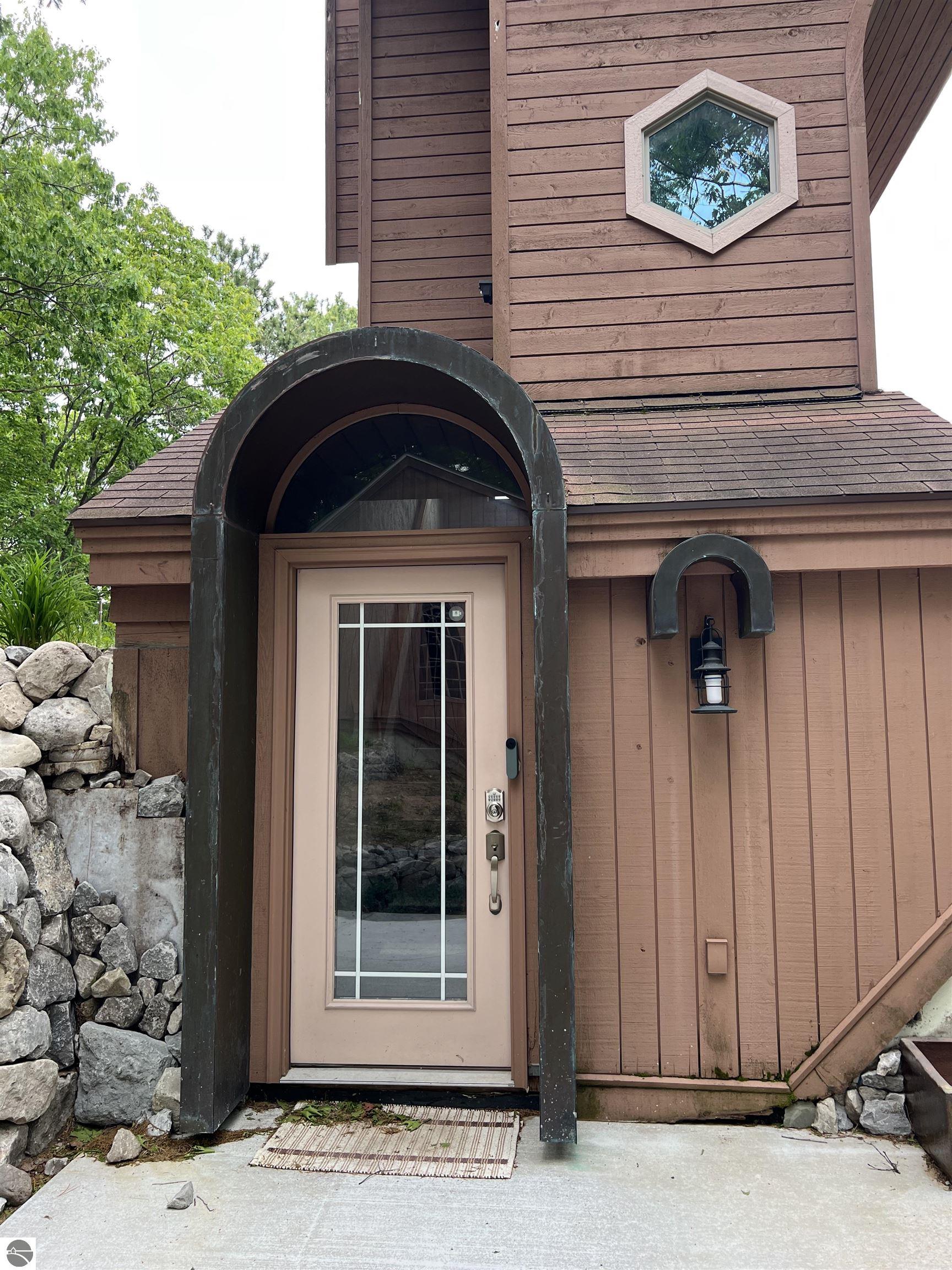 2835 Keewaydin Trail