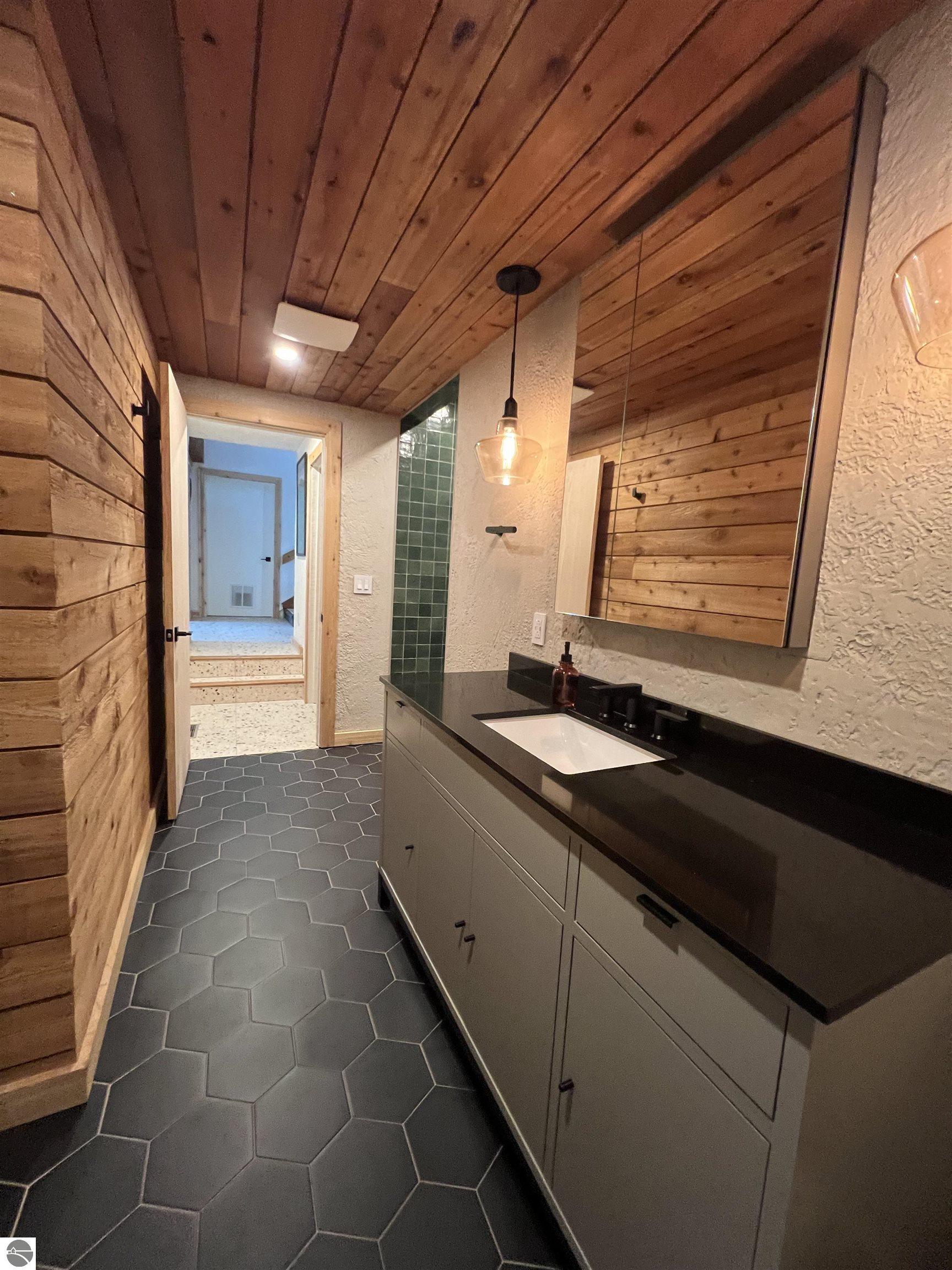 2835 Keewaydin Trail