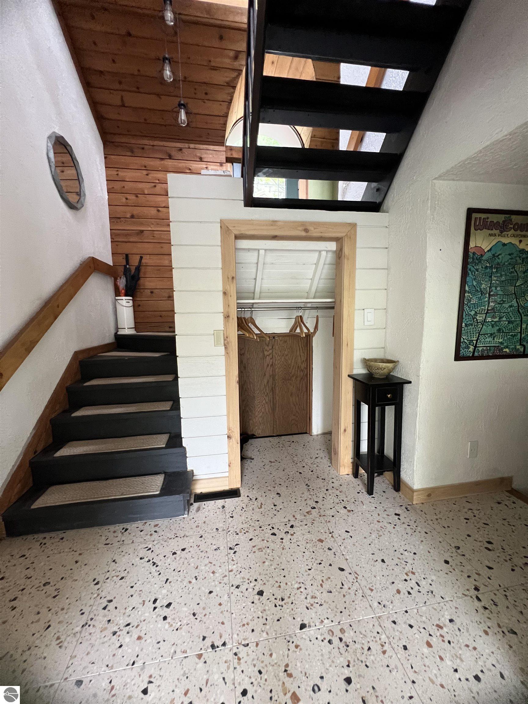 2835 Keewaydin Trail