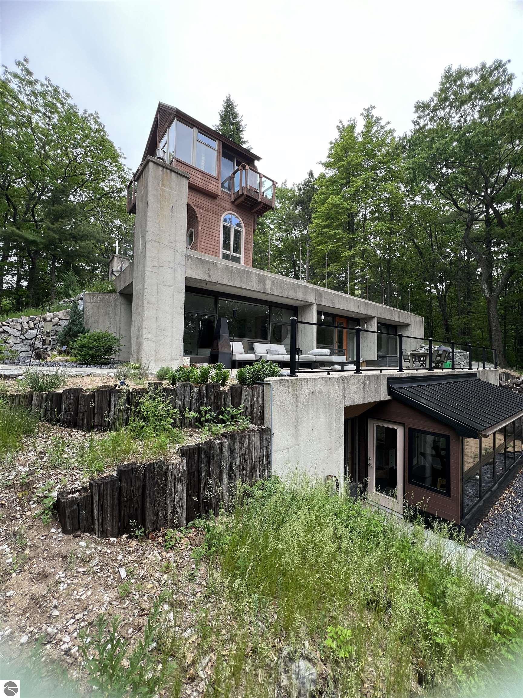 2835 Keewaydin Trail