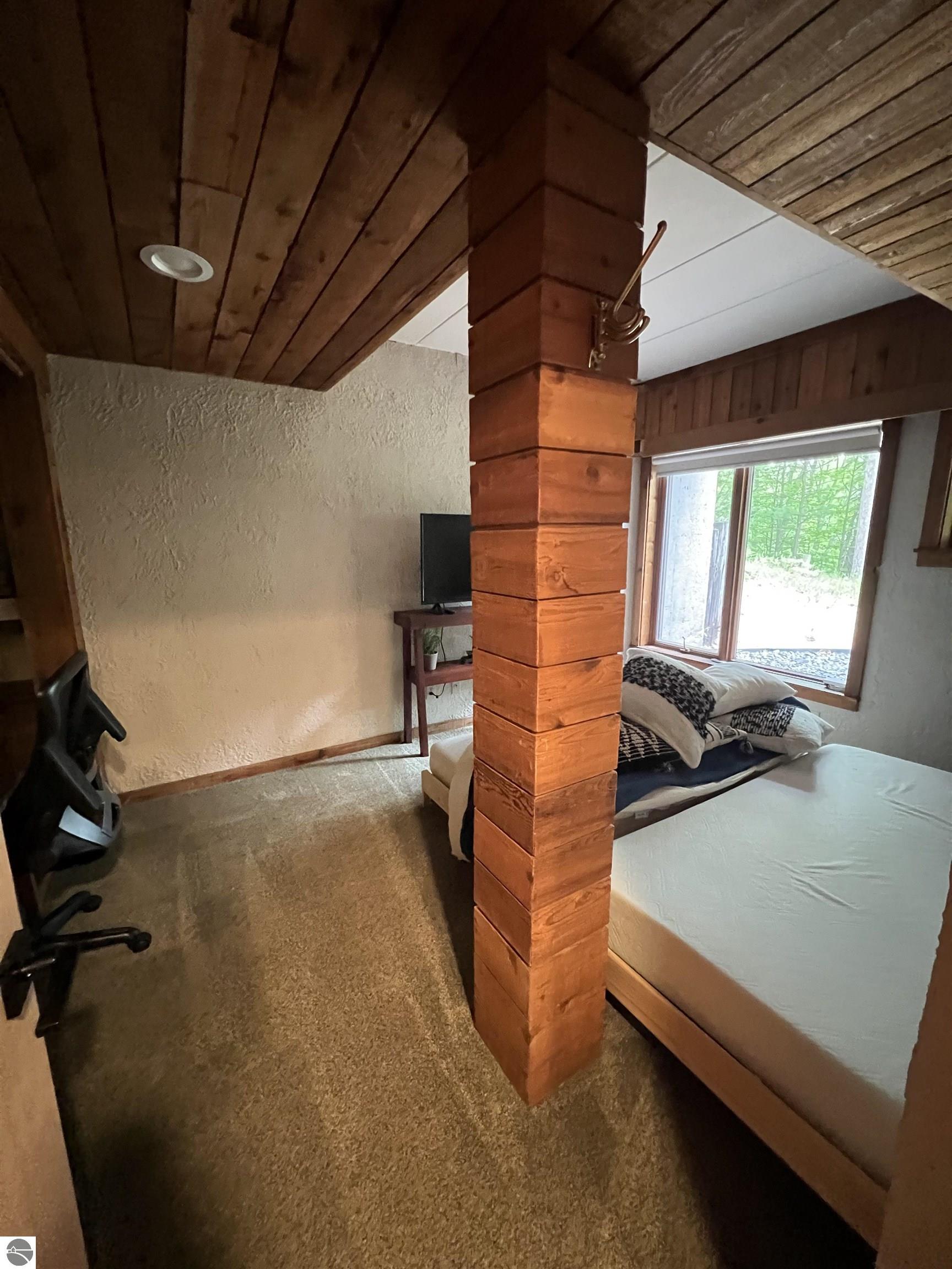 2835 Keewaydin Trail