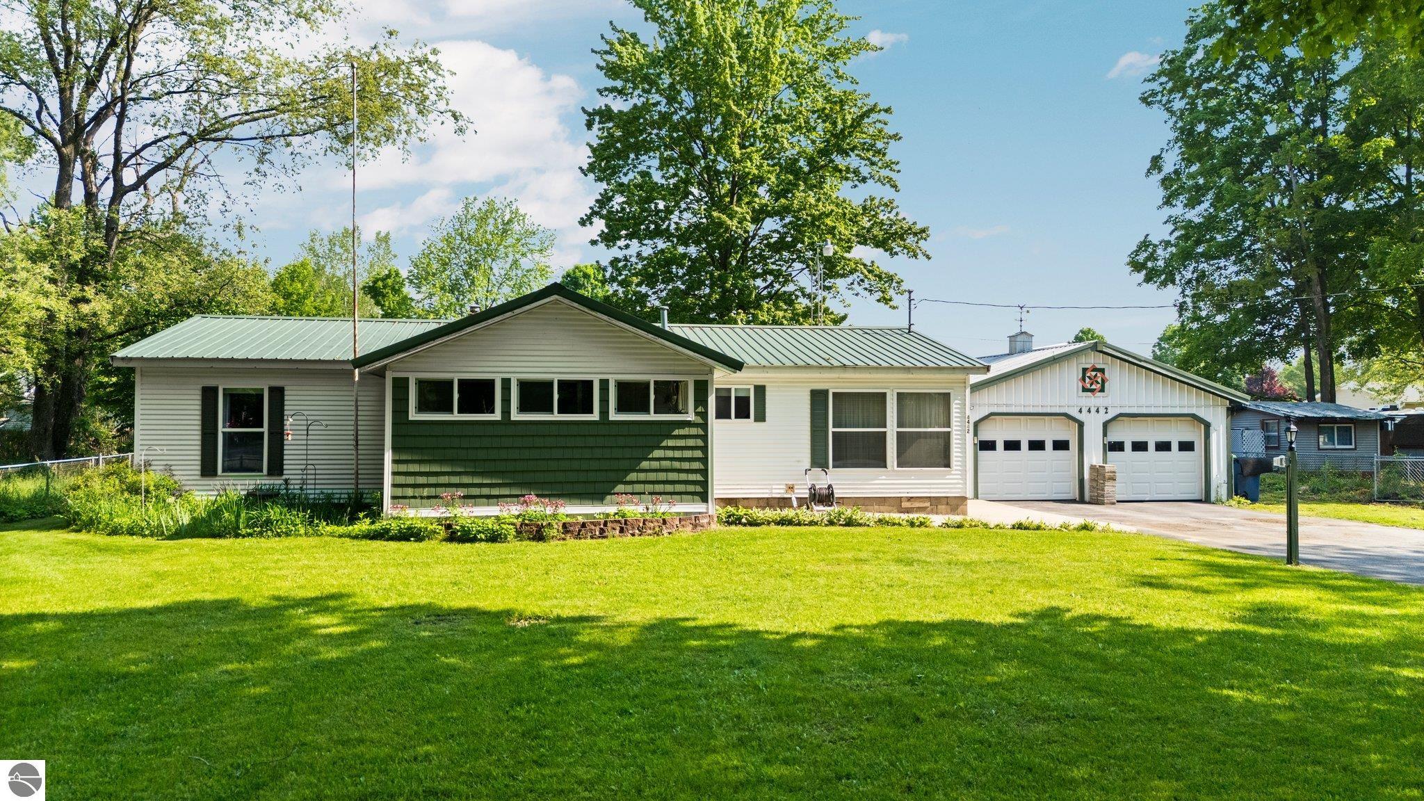 4442 N Ironwood Drive