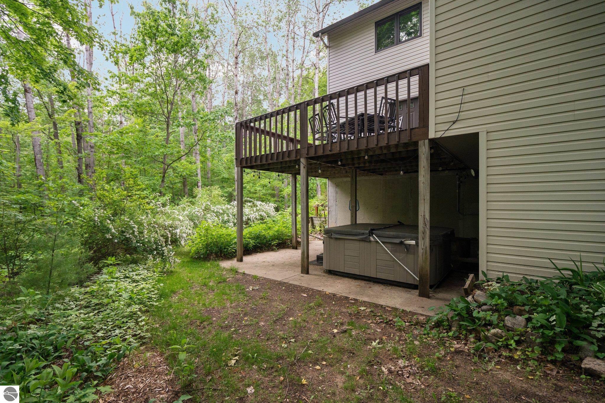 10129 Deerpath South