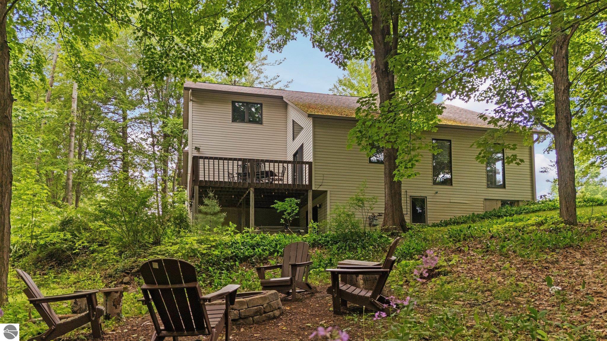 10129 Deerpath South