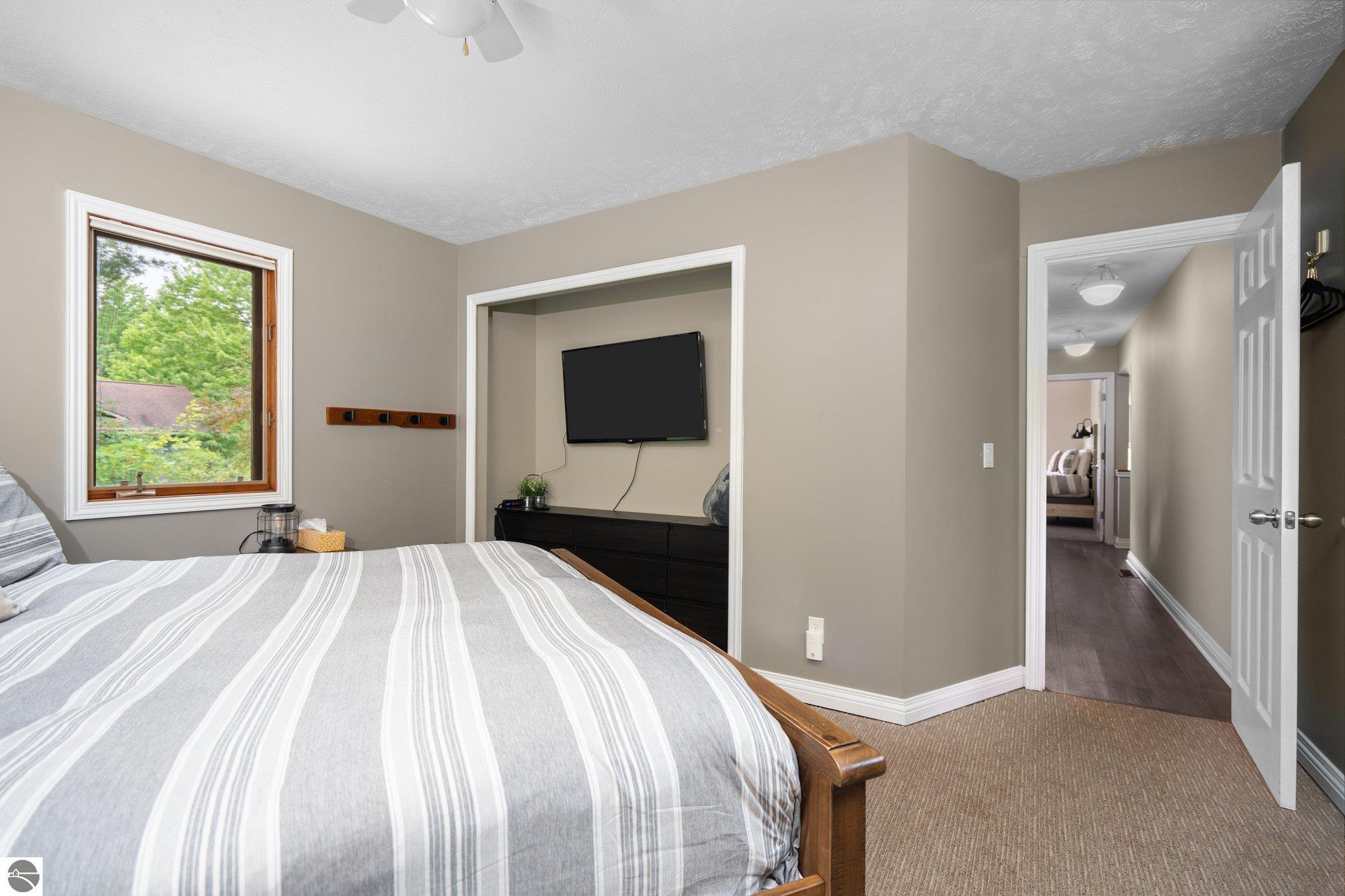 10129 Deerpath South