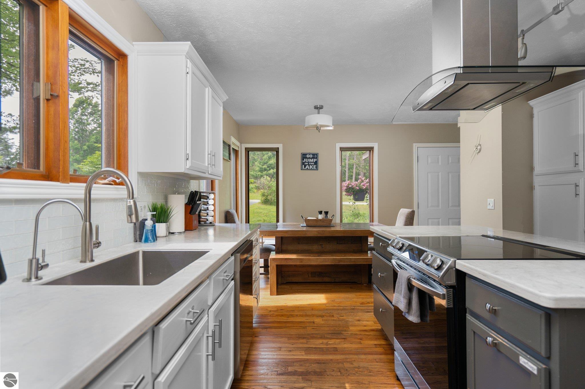 10129 Deerpath South