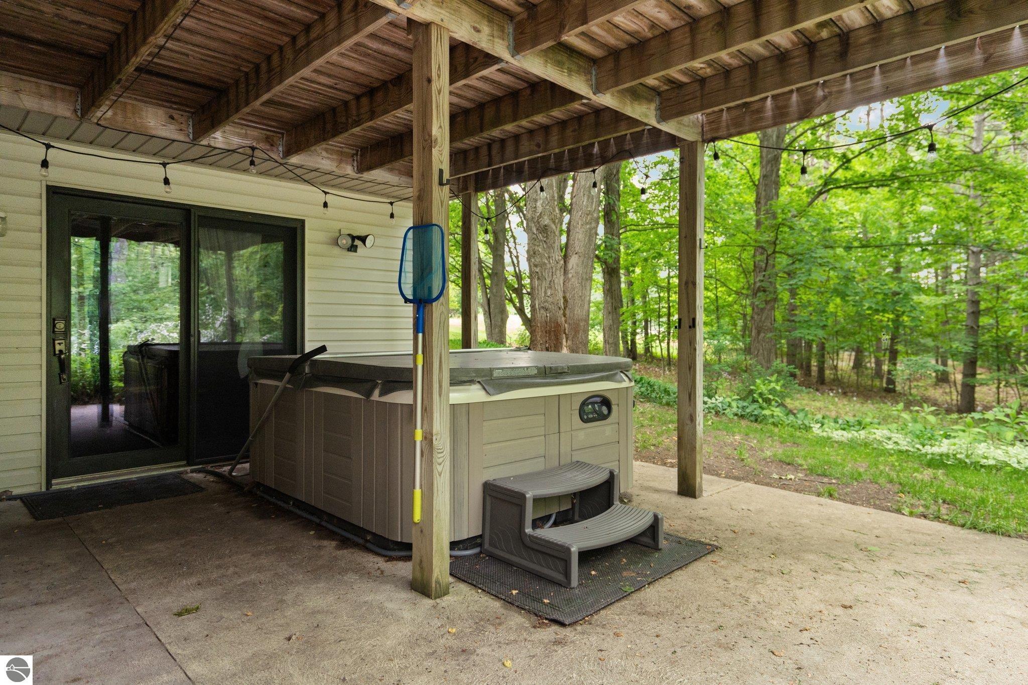 10129 Deerpath South