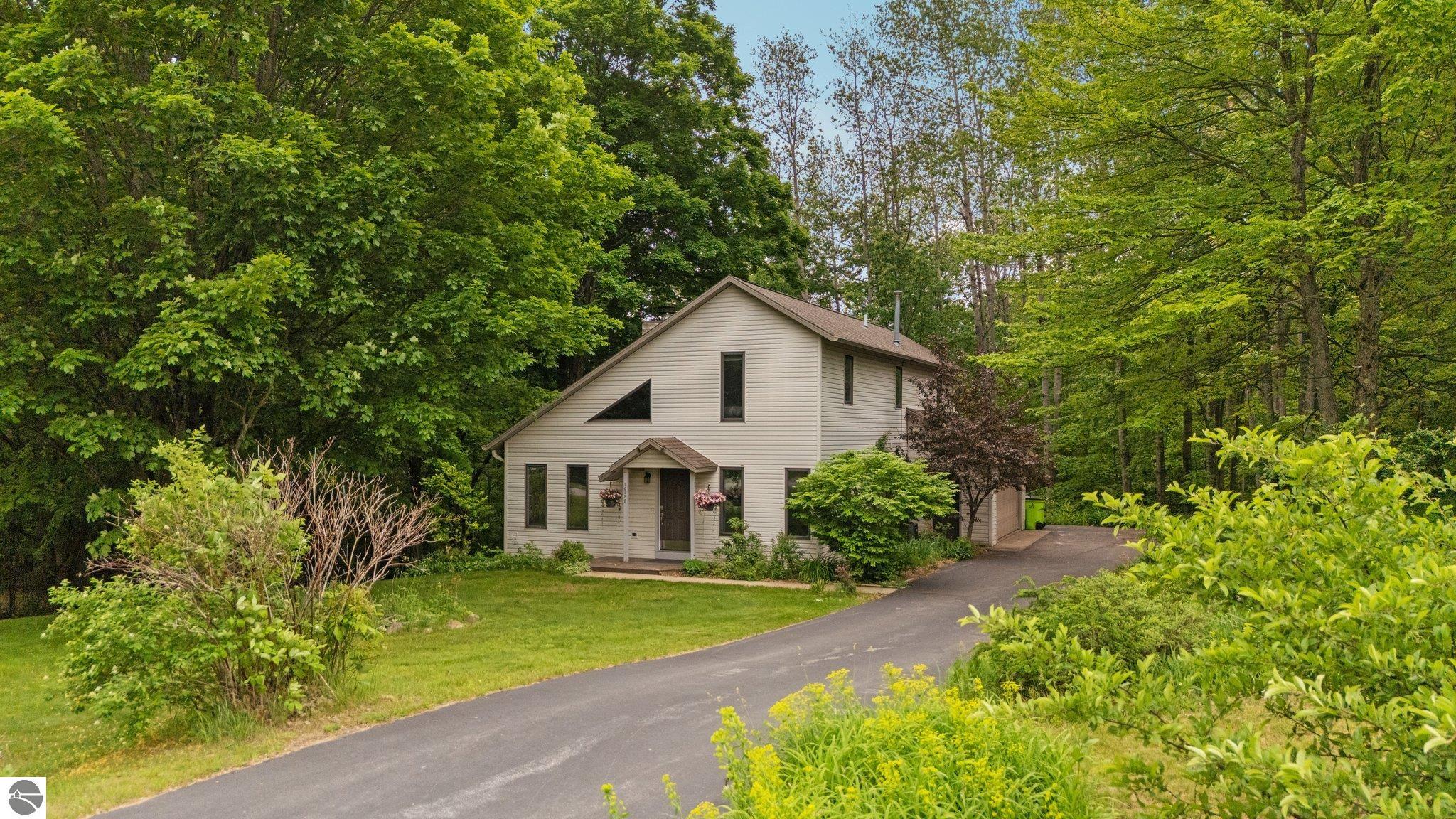 10129 Deerpath South