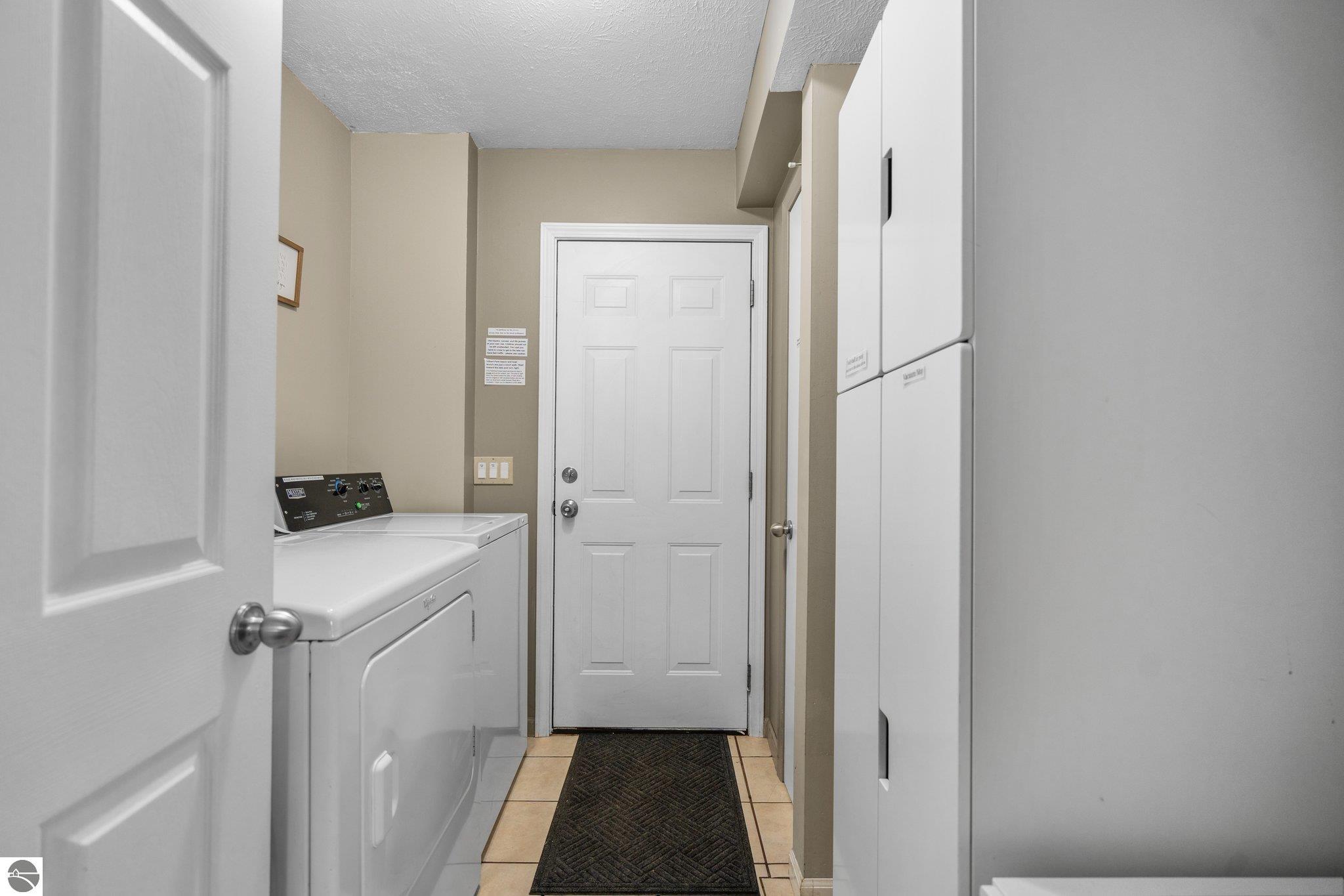 10129 Deerpath South