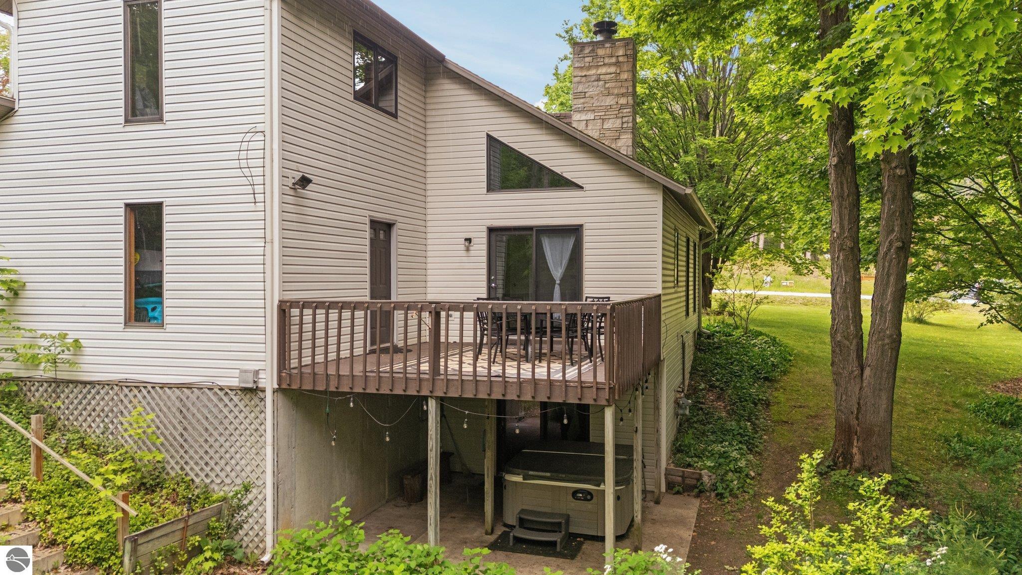 10129 Deerpath South
