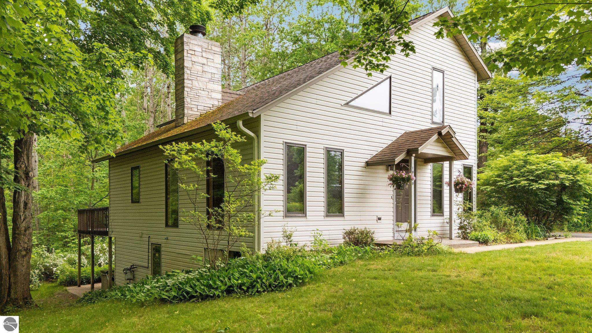 10129 Deerpath South