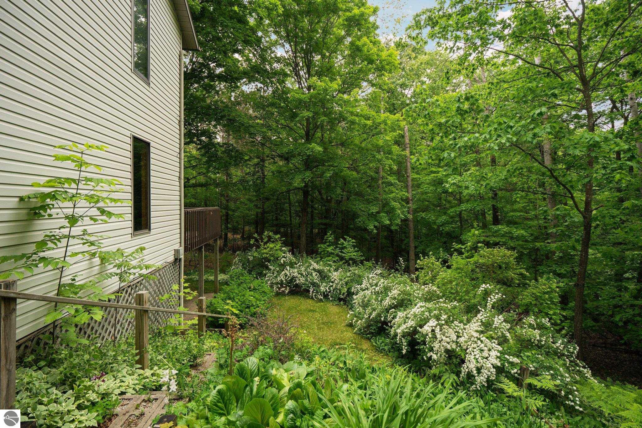10129 Deerpath South