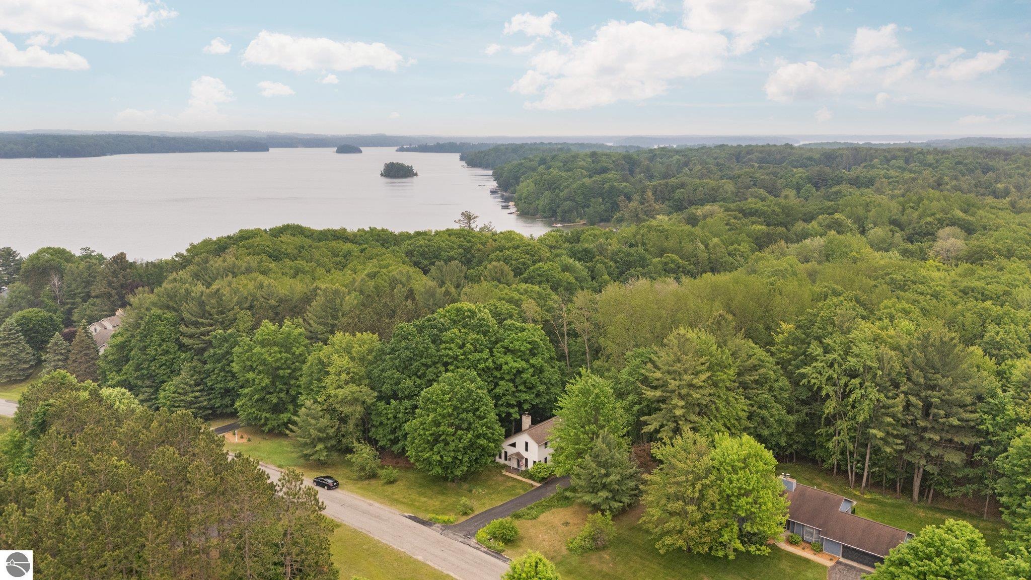 10129 Deerpath South