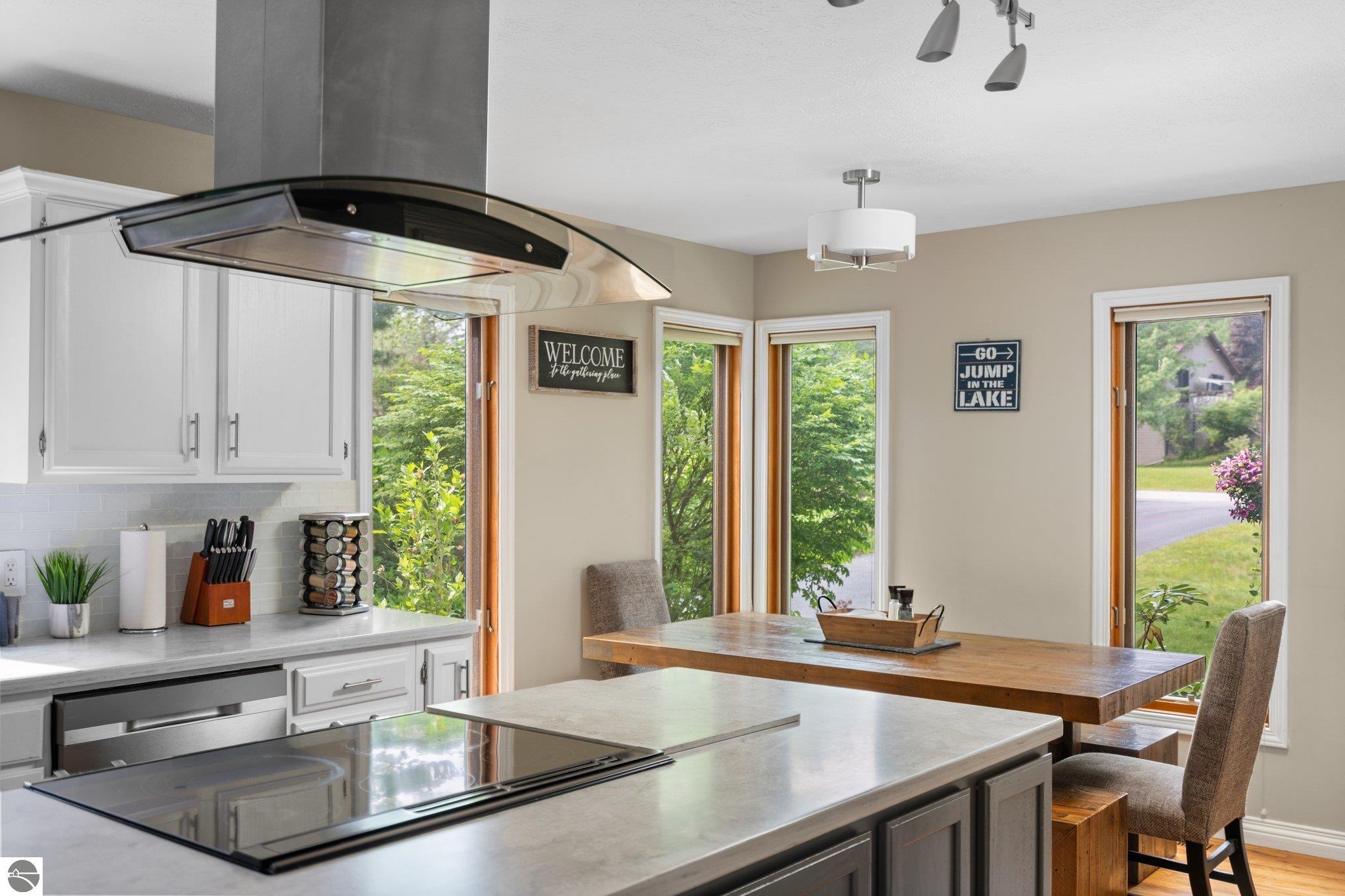 10129 Deerpath South