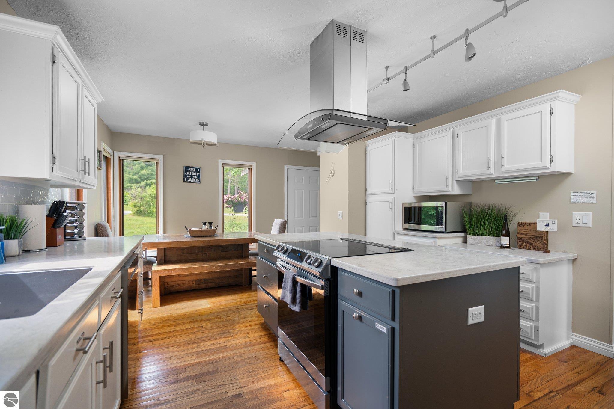 10129 Deerpath South