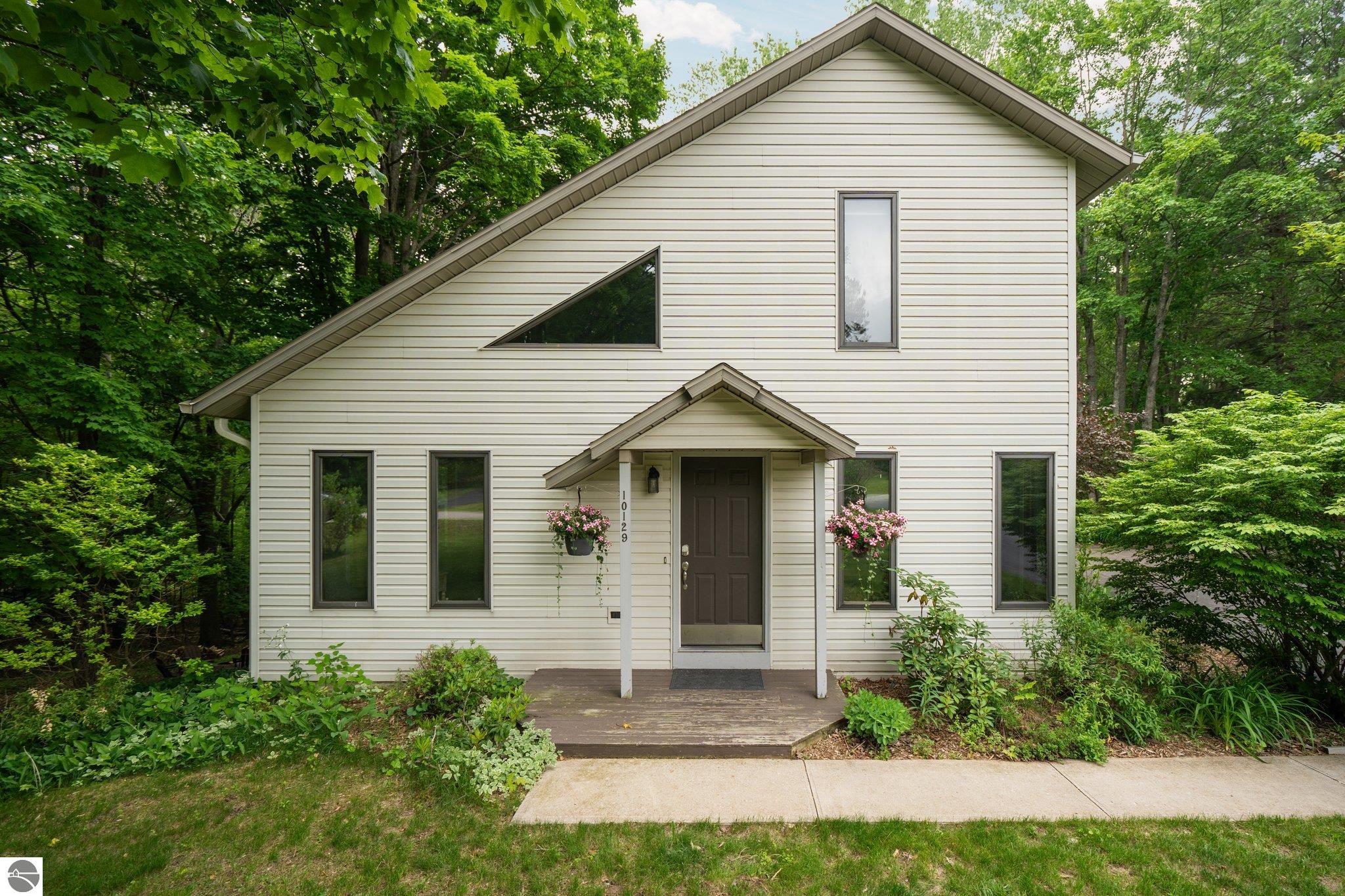 10129 Deerpath South