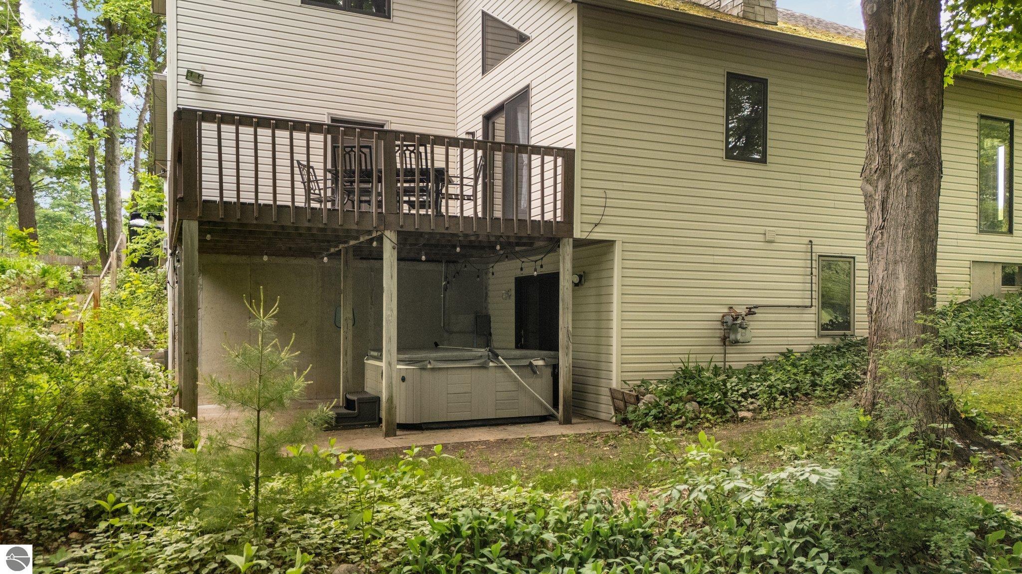 10129 Deerpath South