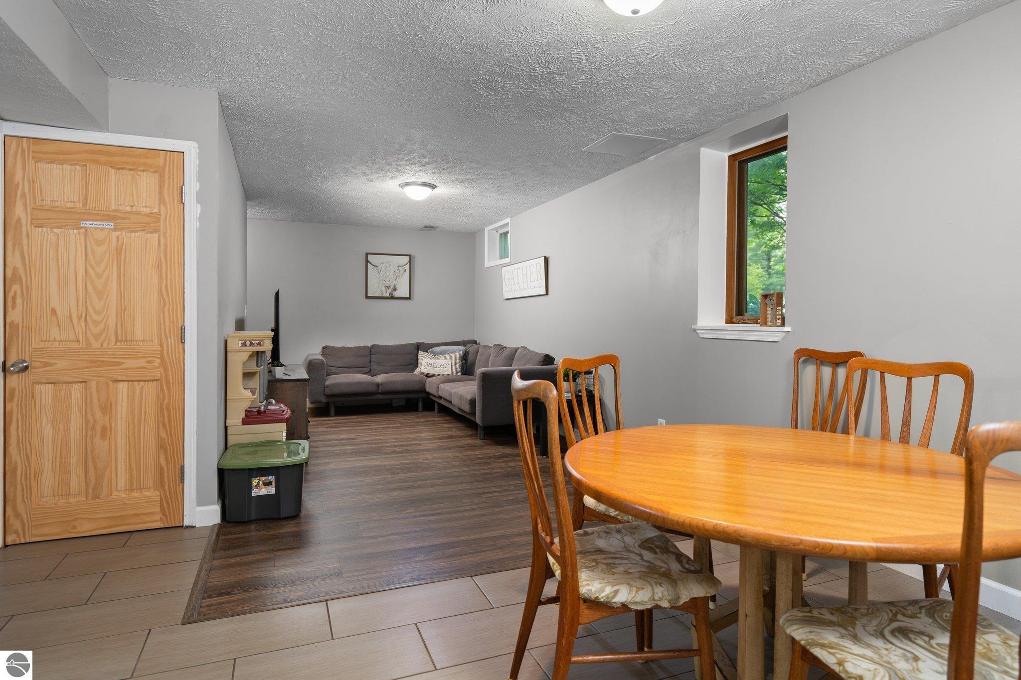 10129 Deerpath South