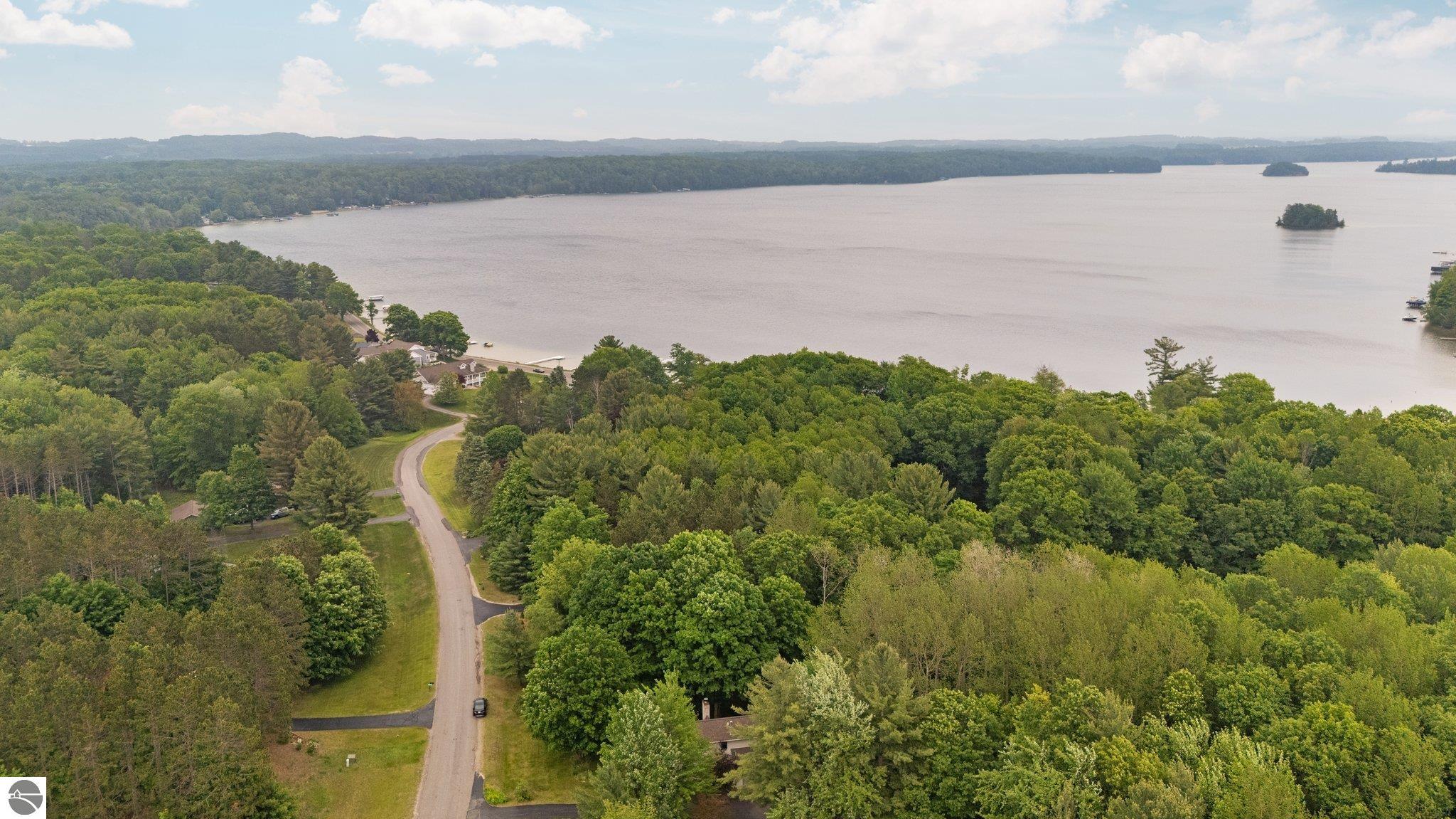 10129 Deerpath South