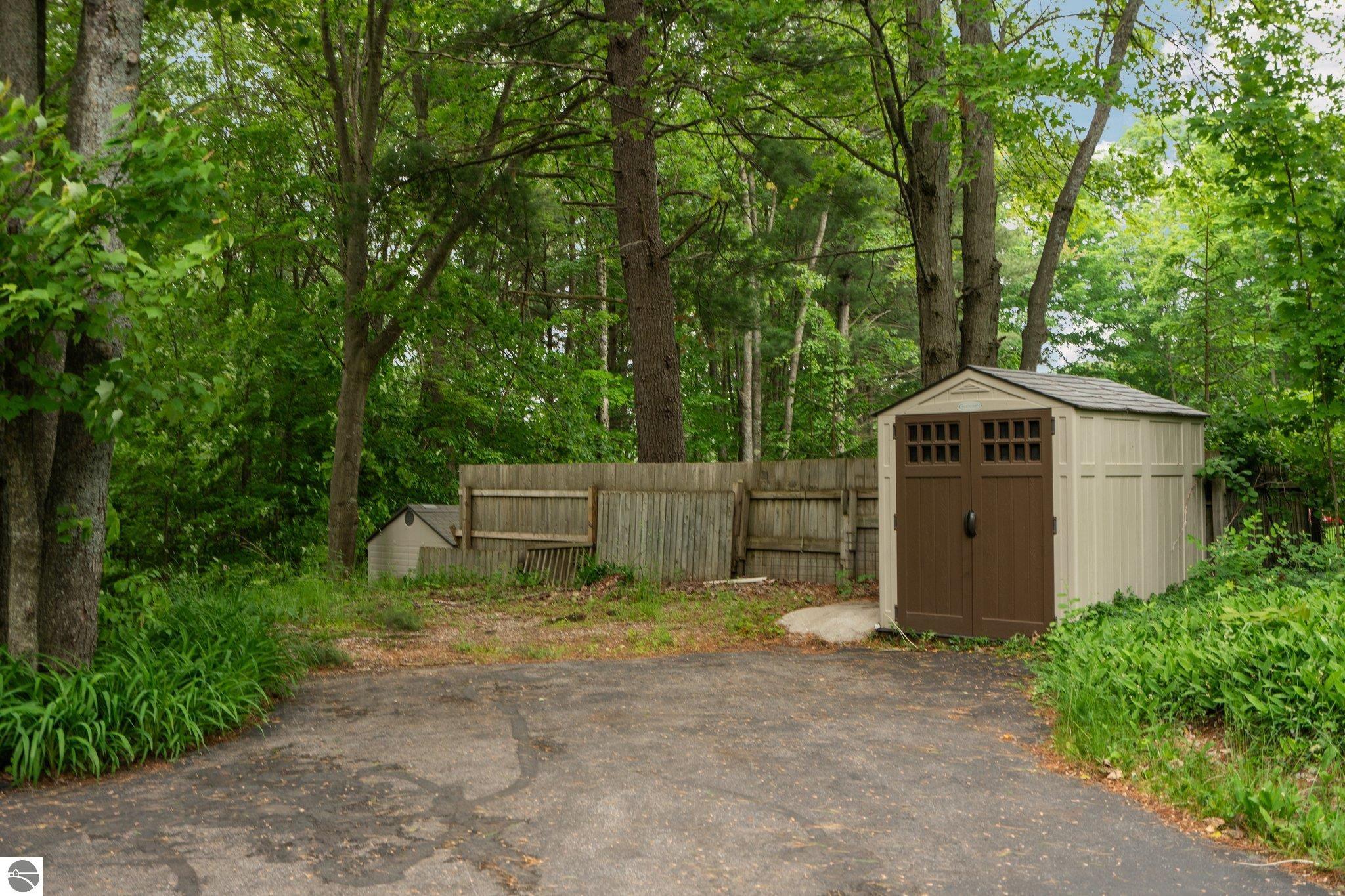 10129 Deerpath South