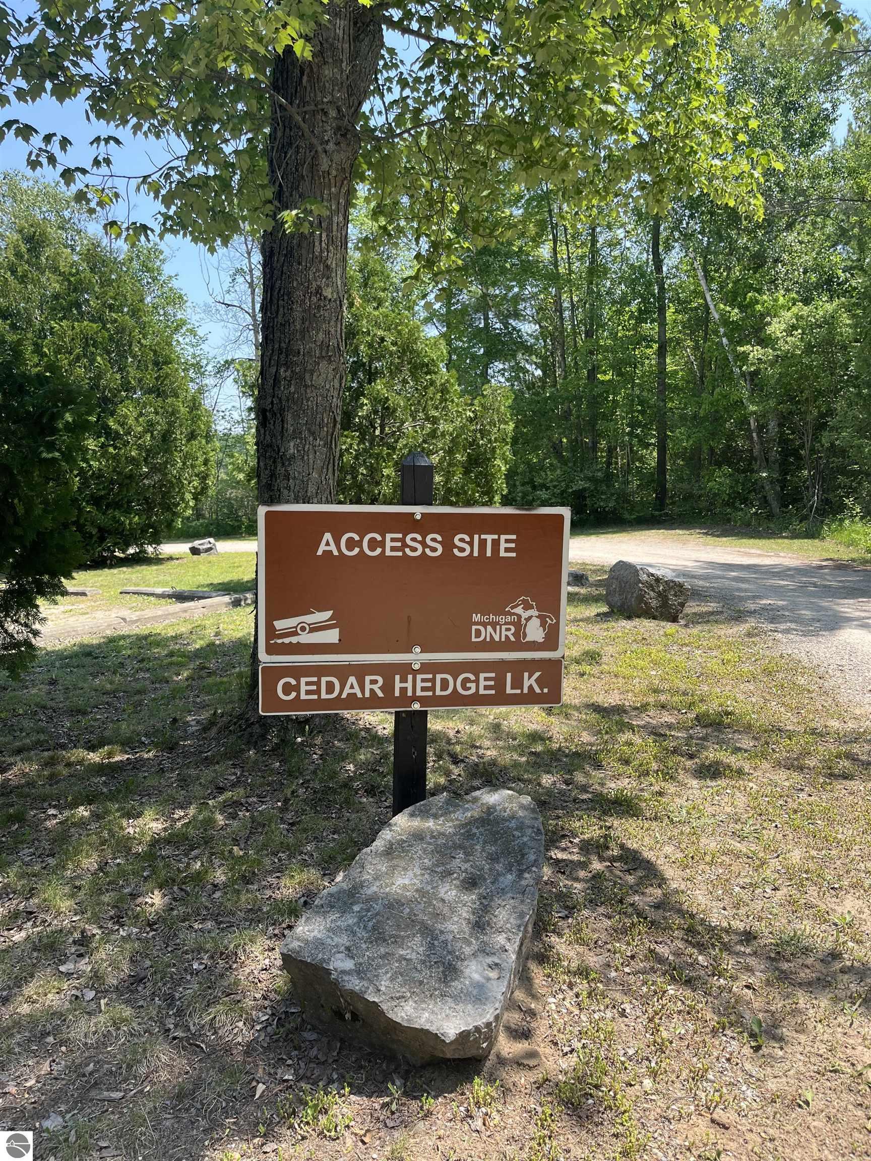 Cedar Hedge Tr