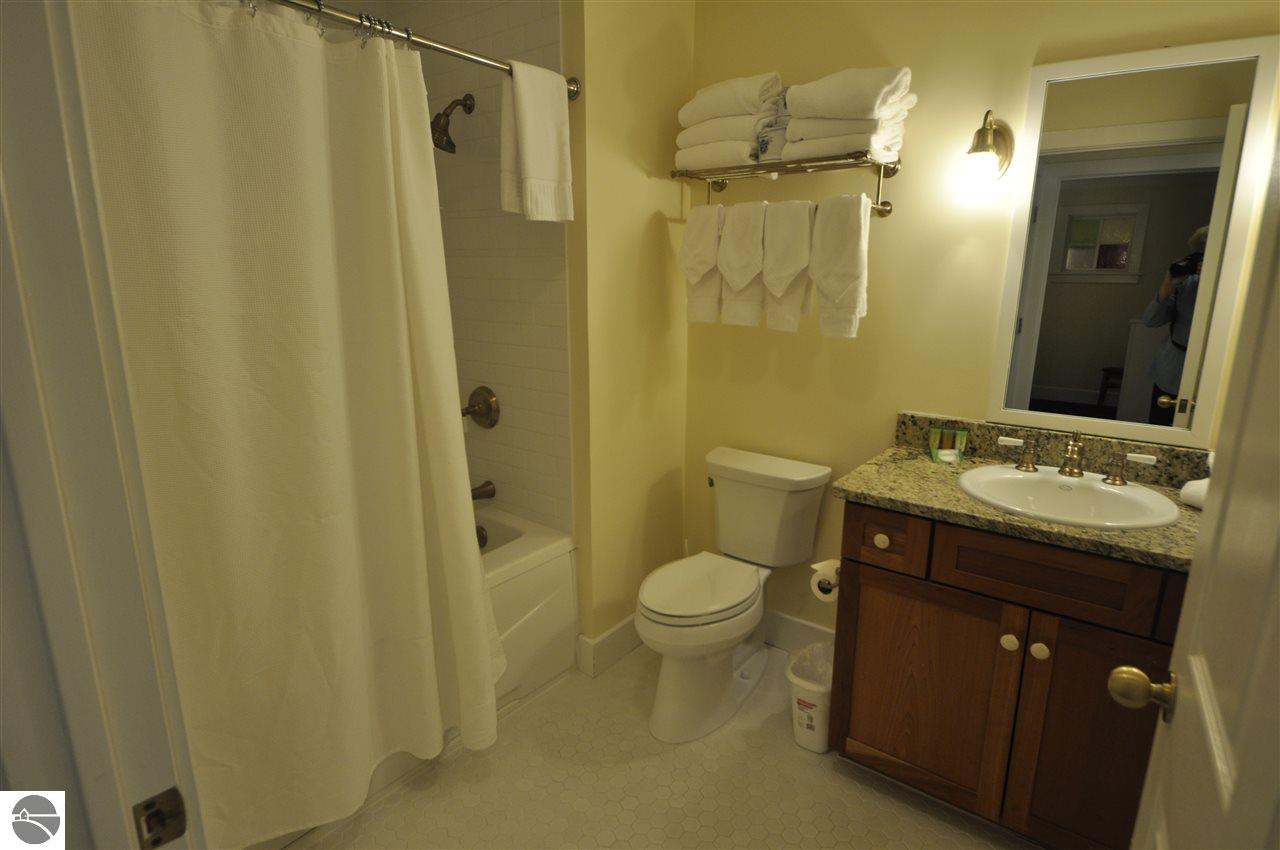 16F The Inn